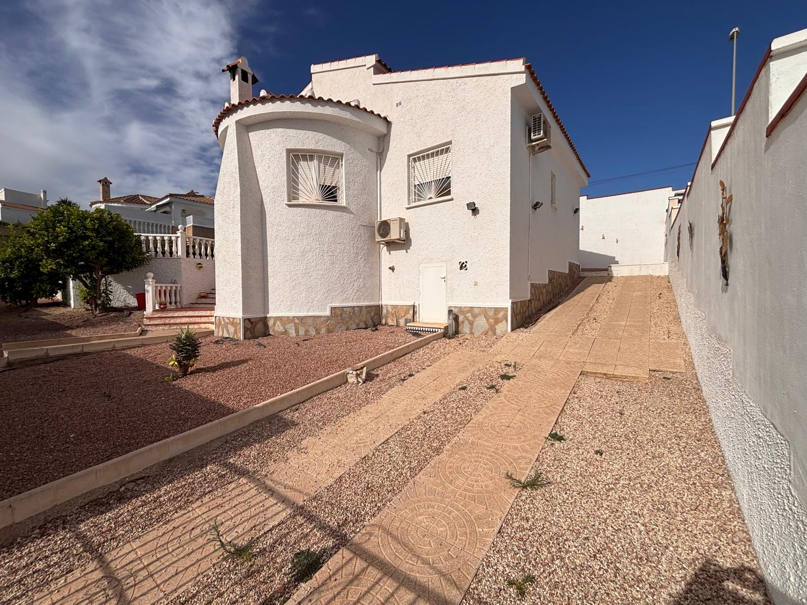 For sale - 2 Bedroom 1 Bathroom South Facing Detached Villa in Ciudad Quesada - Urbanización Ciudad Quesada  - Alicante
