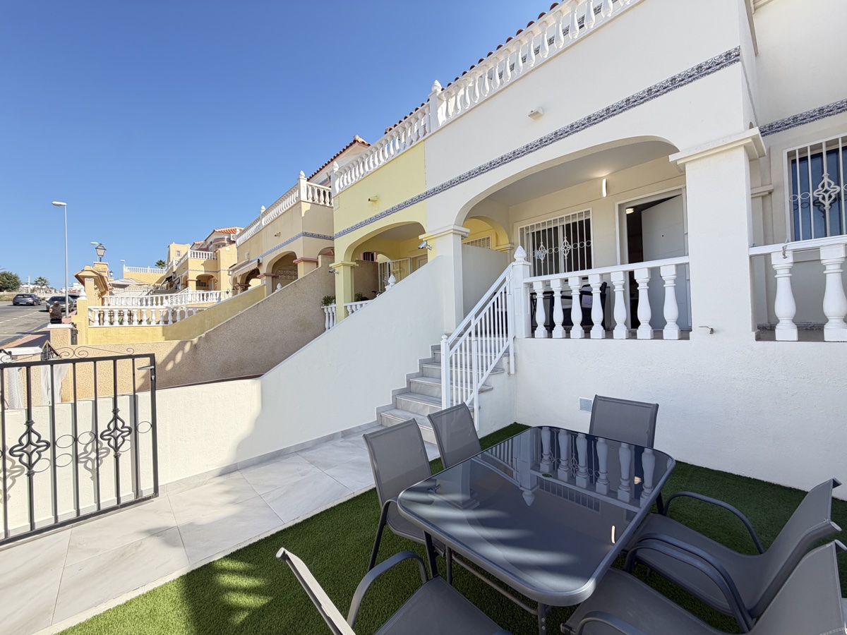 House in Villamartin - view 1