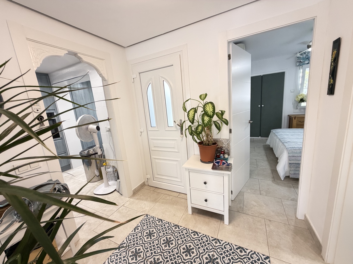 For sale - 2 Bedroom 2 Bathroom Bungalow in Villamartin - , Villamartin, Alicante, Spain - Alicante