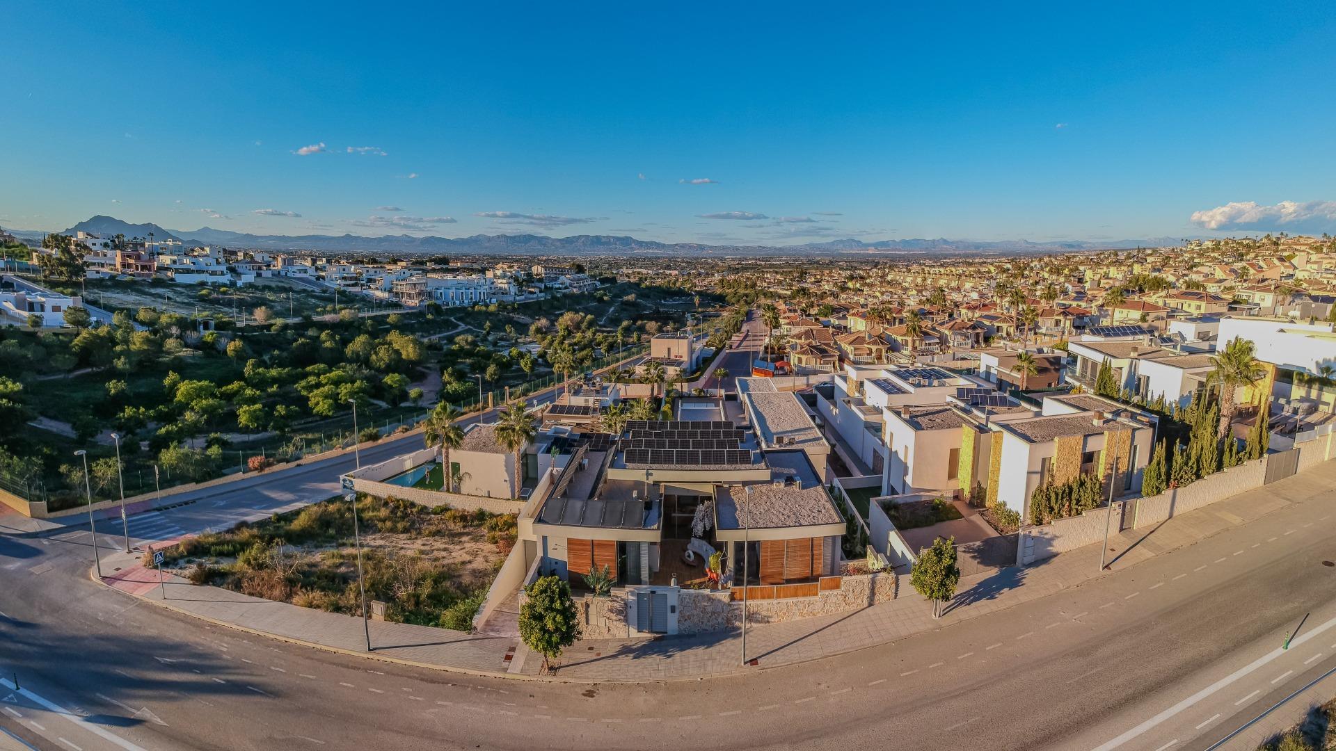 For sale - 4 Bedroom 3 Bathroom Villa in Benijofar - Costa Blanca  - Alicante