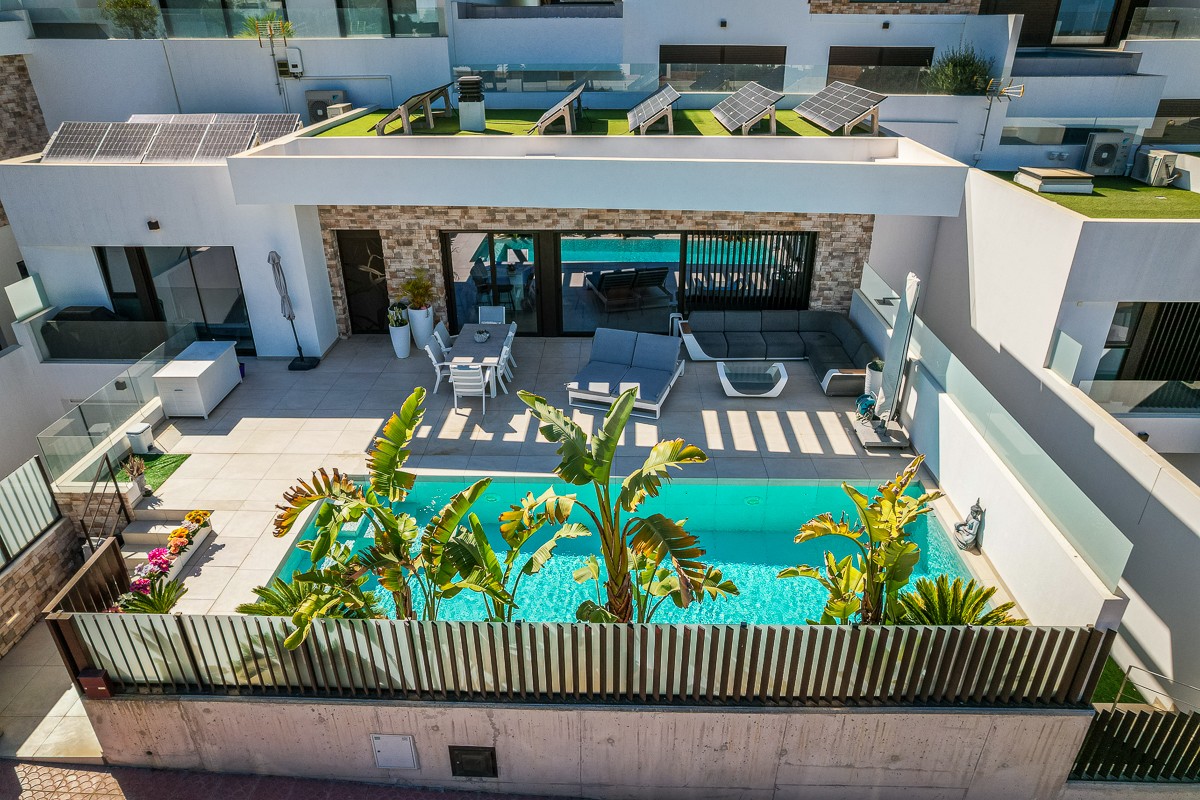 For sale - 4 Bedroom 4 Bathroom Villa in Rojales - Inland  - Alicante