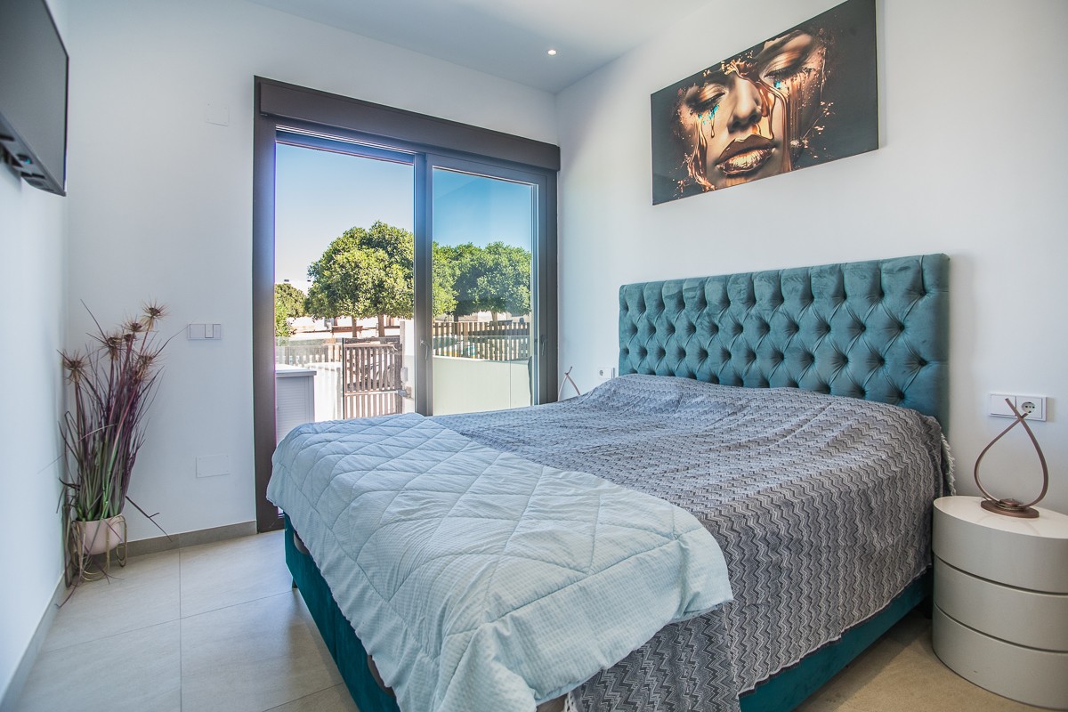 For sale - 4 Bedroom 4 Bathroom Villa in Rojales - Inland  - Alicante