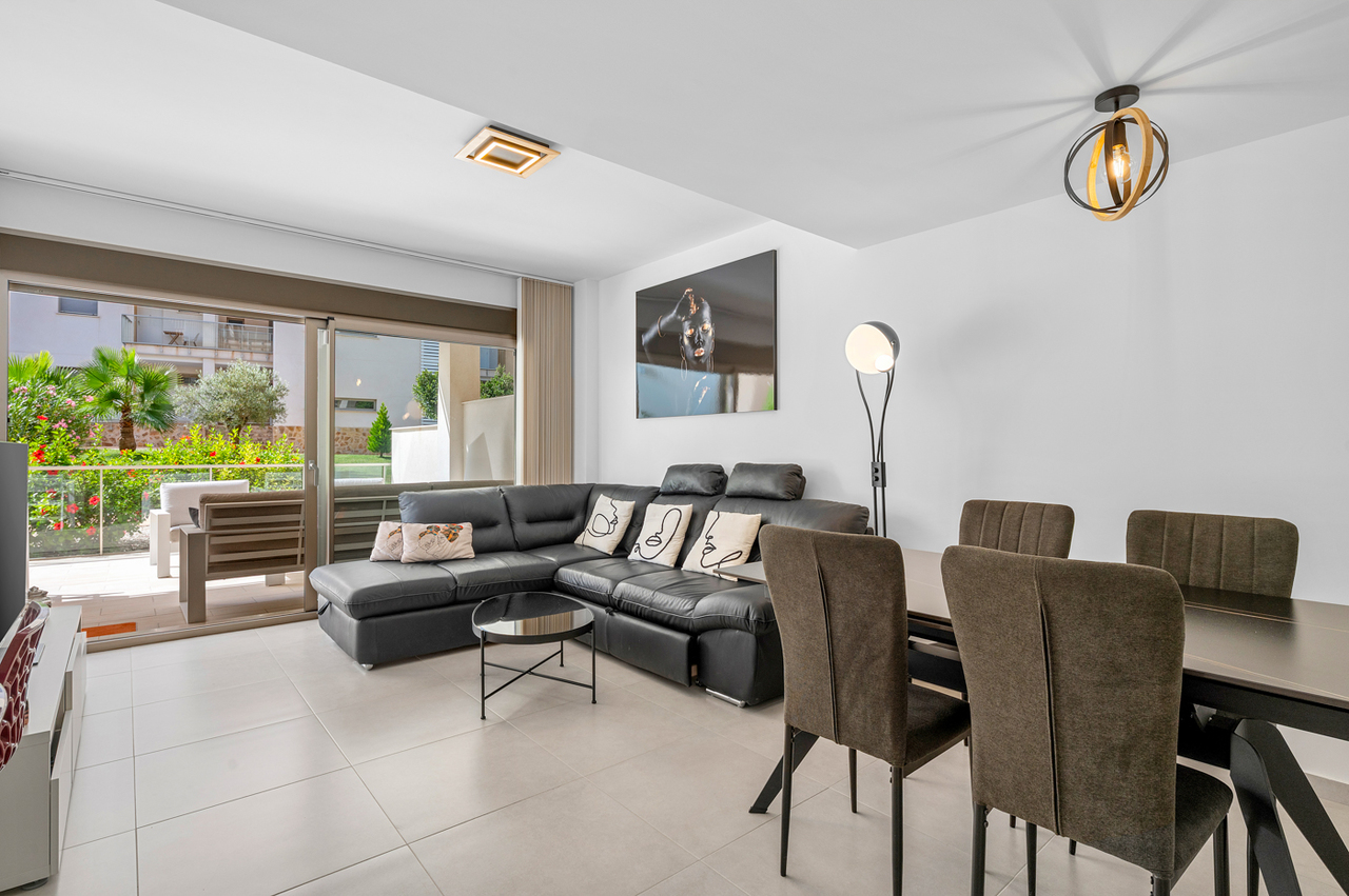 For sale - 2 Bedroom 2 Bathroom Apartment in Villamartin - Costa Blanca  - Alicante