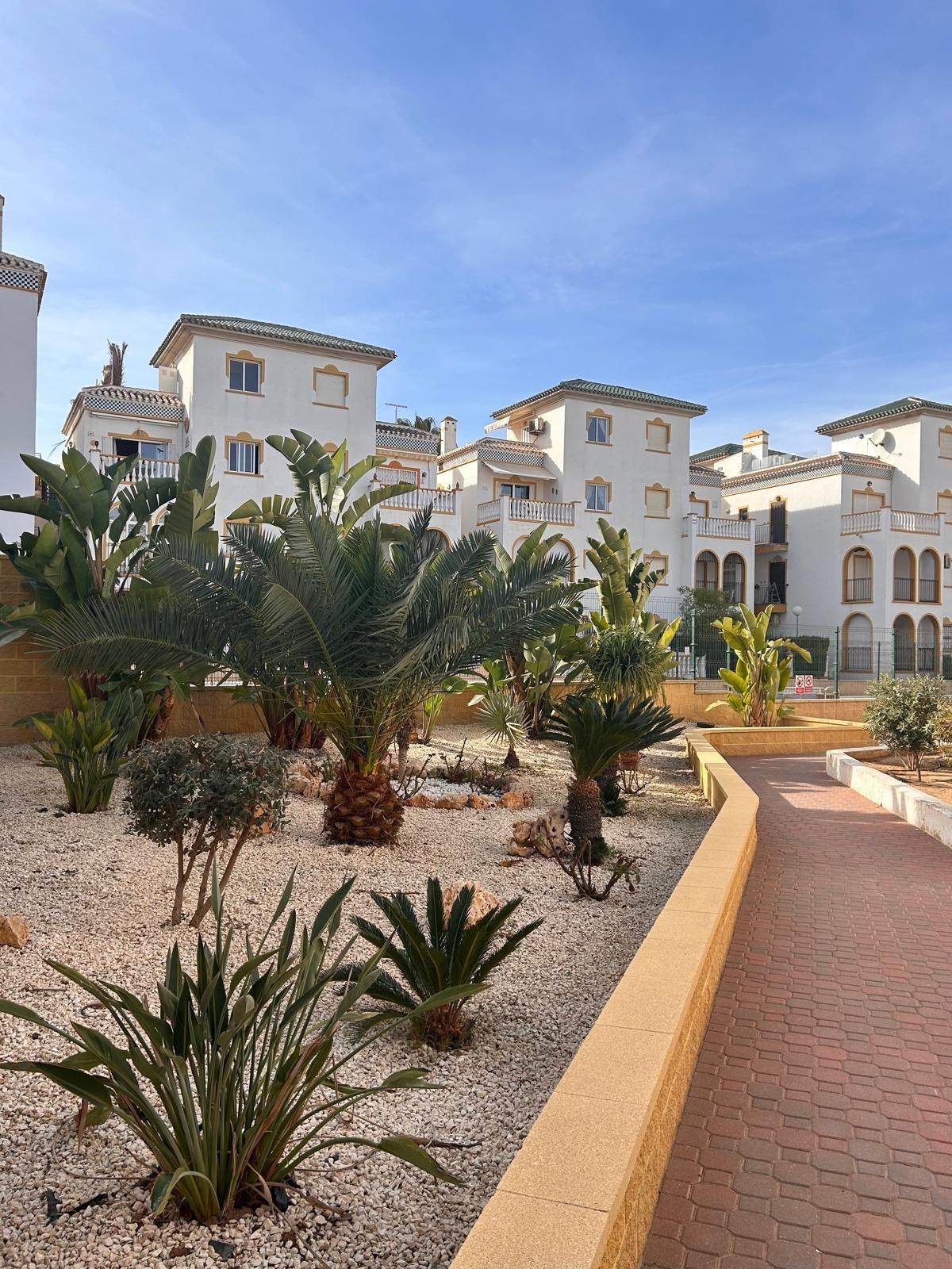 For sale - 2 Bedroom 1 Bathroom Bungalow in Torrevieja - Torre La Mata  - Alicante