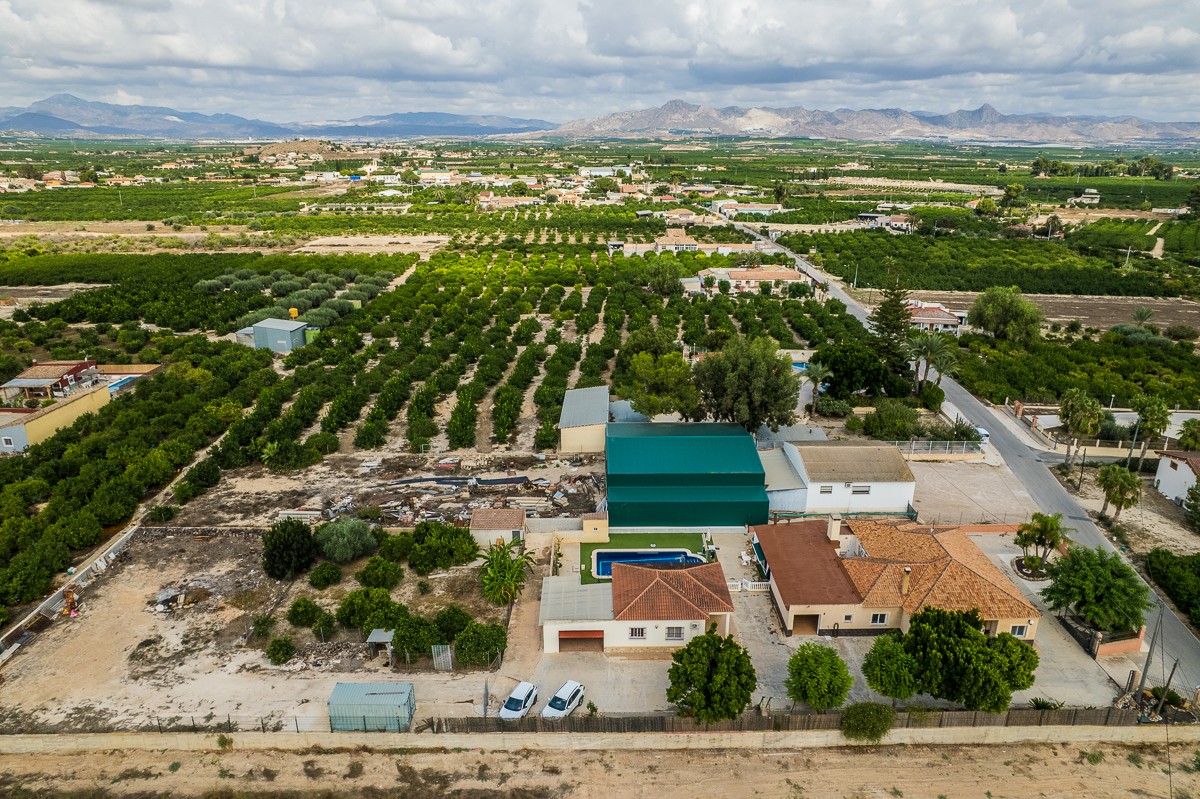 For sale - 7 Bedroom 4 Bathroom Villa in Orihuela - Inland  - Alicante