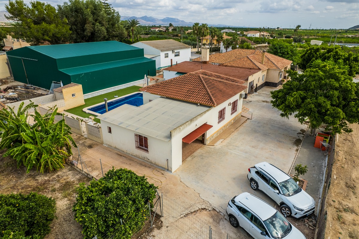 For sale - 7 Bedroom 4 Bathroom Villa in Orihuela - Inland  - Alicante