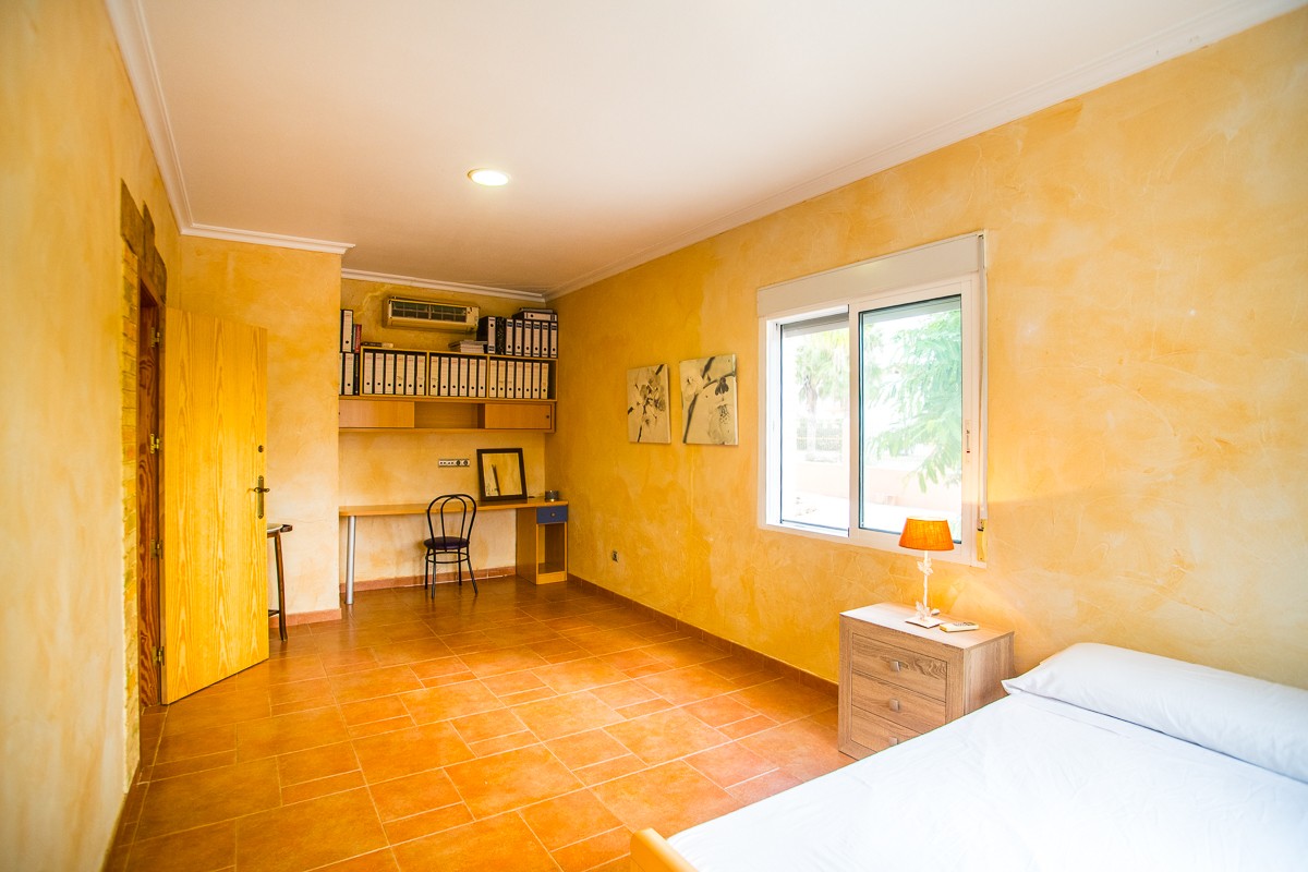 For sale - 7 Bedroom 4 Bathroom Villa in Orihuela - Inland  - Alicante
