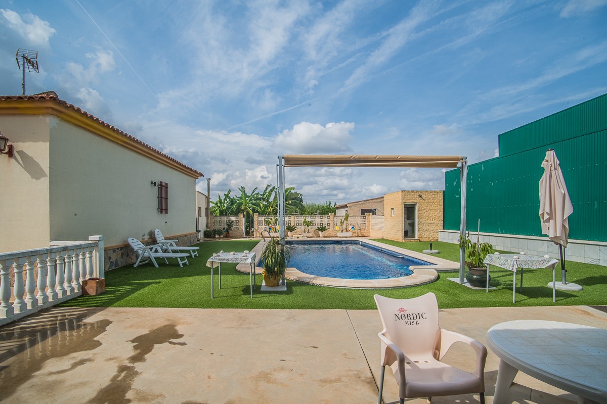 For sale - 7 Bedroom 4 Bathroom Villa in Orihuela - Inland  - Alicante