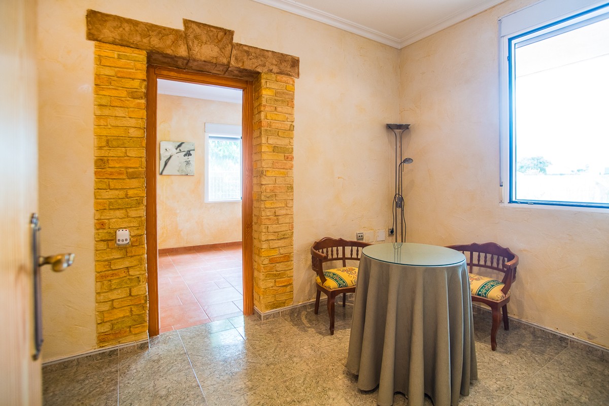 For sale - 7 Bedroom 4 Bathroom Villa in Orihuela - Inland  - Alicante