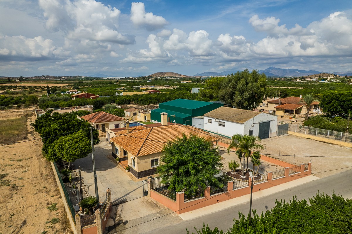 For sale - 7 Bedroom 4 Bathroom Villa in Orihuela - Inland  - Alicante