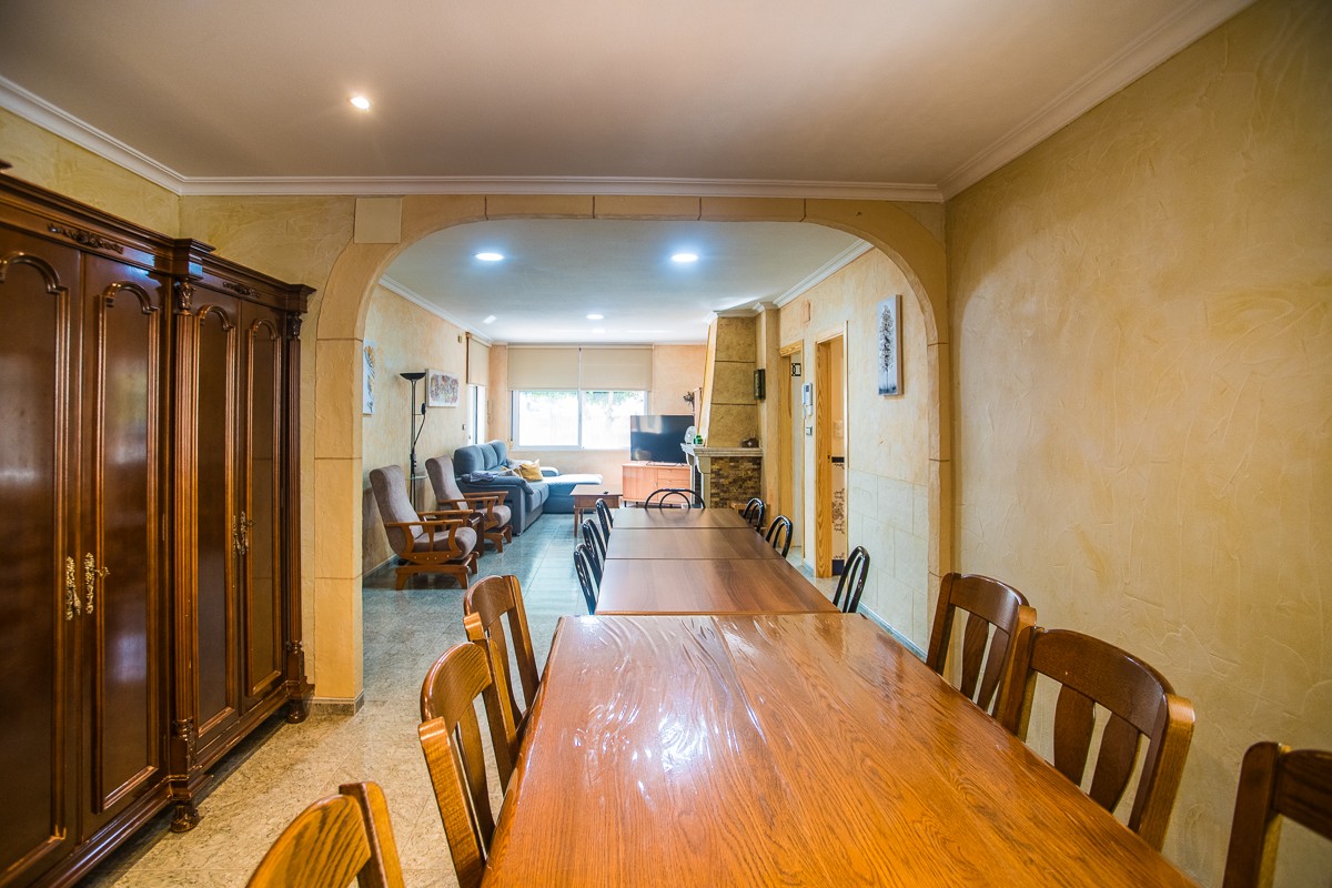 For sale - 7 Bedroom 4 Bathroom Villa in Orihuela - Inland  - Alicante