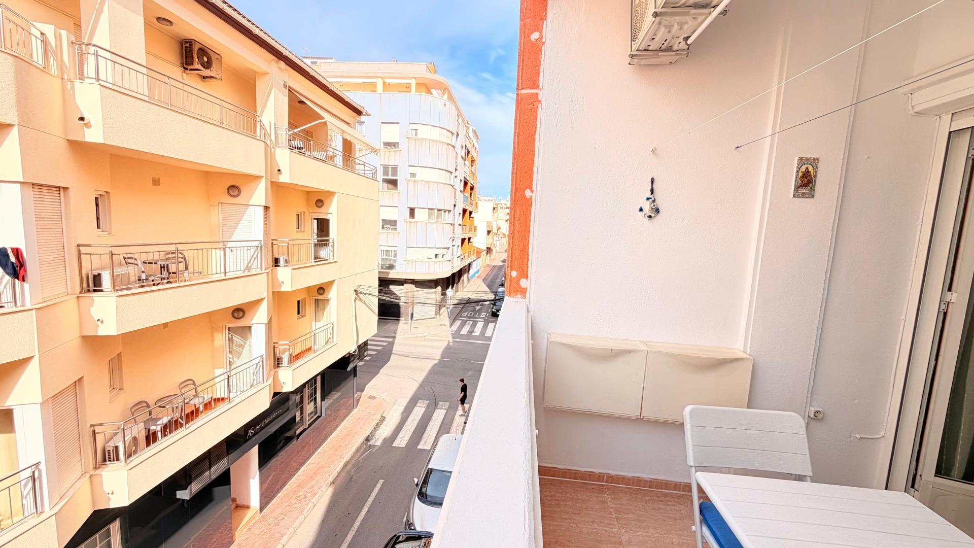 For sale - 2 Bedroom 1 Bathroom Apartment in Torrevieja - Centro - Muelle Pesquero  - Alicante