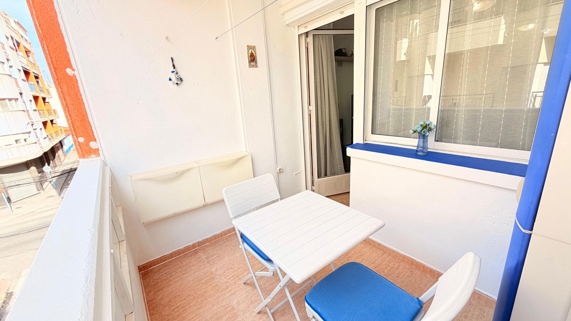 For sale - 2 Bedroom 1 Bathroom Apartment in Torrevieja - Centro - Muelle Pesquero  - Alicante