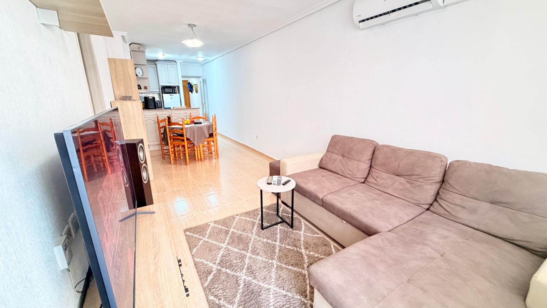 For sale - 2 Bedroom 1 Bathroom Apartment in Torrevieja - Centro - Muelle Pesquero  - Alicante
