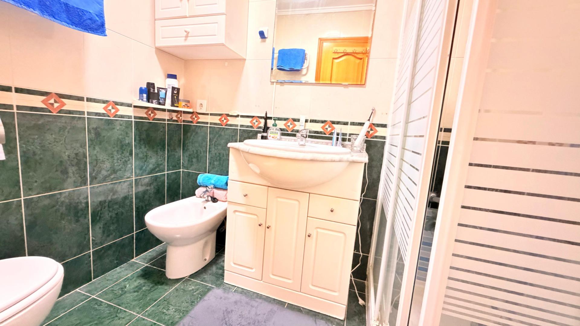 For sale - 2 Bedroom 1 Bathroom Apartment in Torrevieja - Centro - Muelle Pesquero  - Alicante