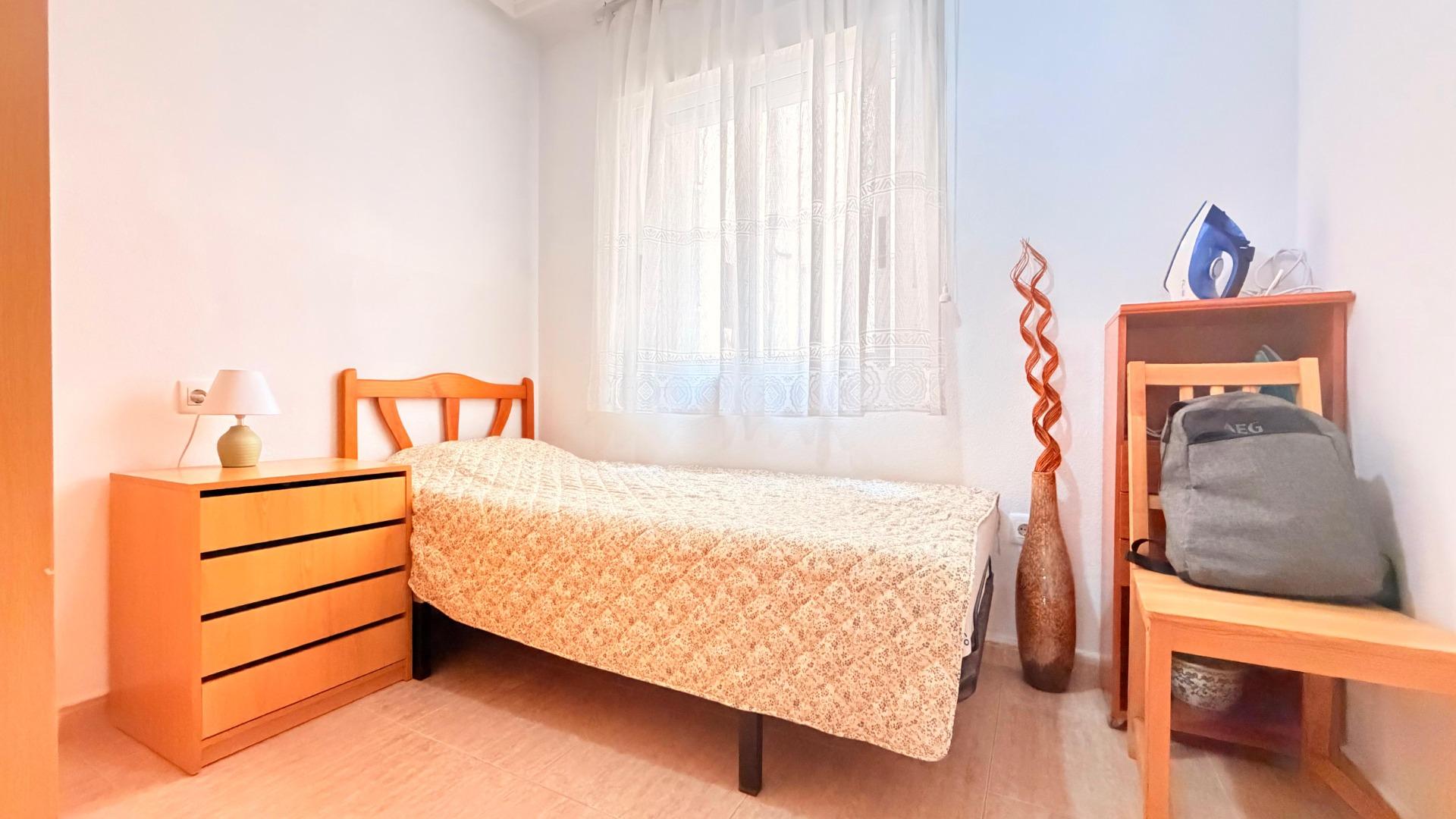 For sale - 2 Bedroom 1 Bathroom Apartment in Torrevieja - Centro - Muelle Pesquero  - Alicante