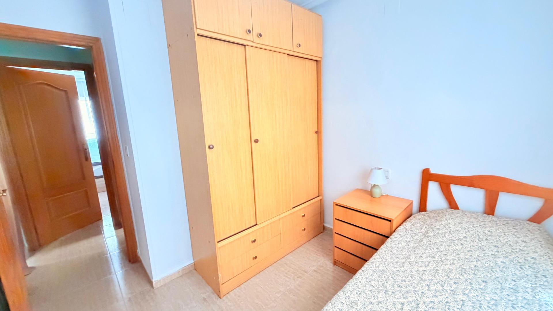 For sale - 2 Bedroom 1 Bathroom Apartment in Torrevieja - Centro - Muelle Pesquero  - Alicante