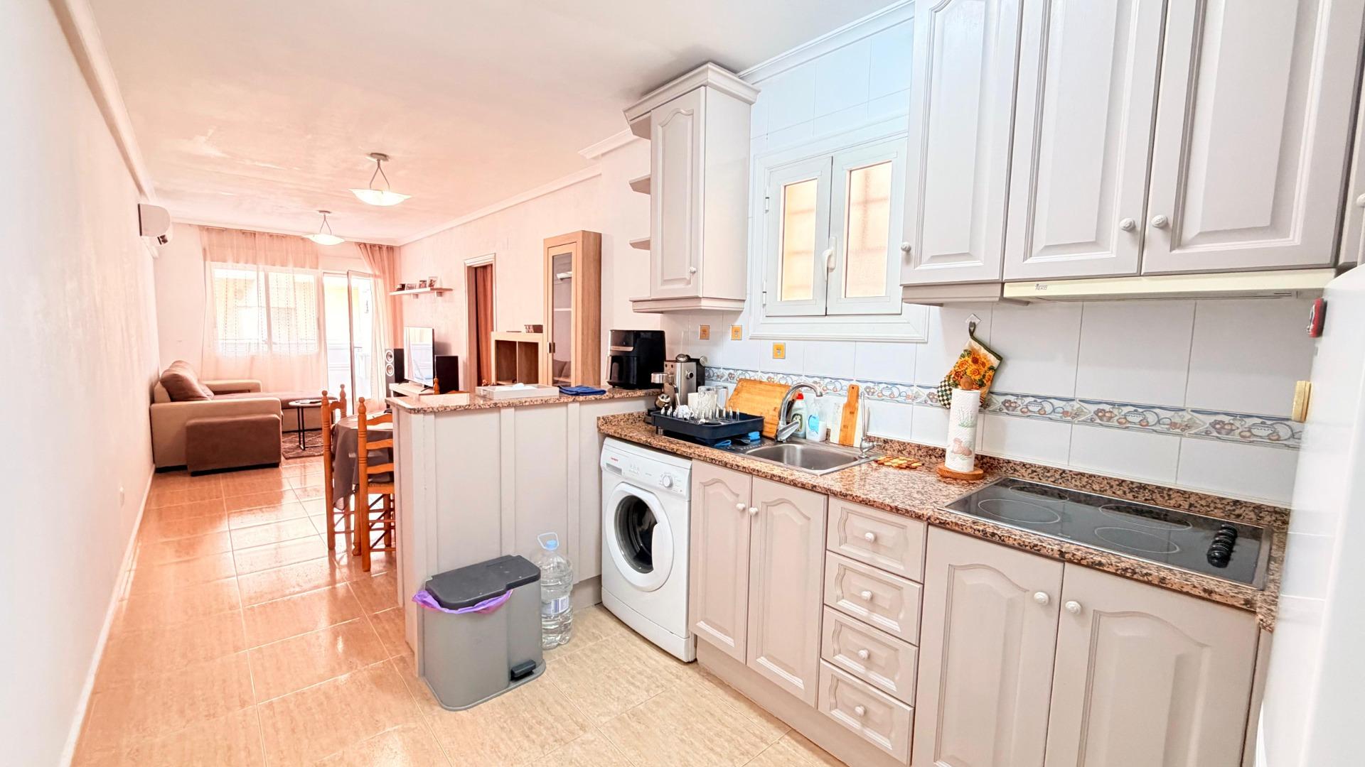 For sale - 2 Bedroom 1 Bathroom Apartment in Torrevieja - Centro - Muelle Pesquero  - Alicante