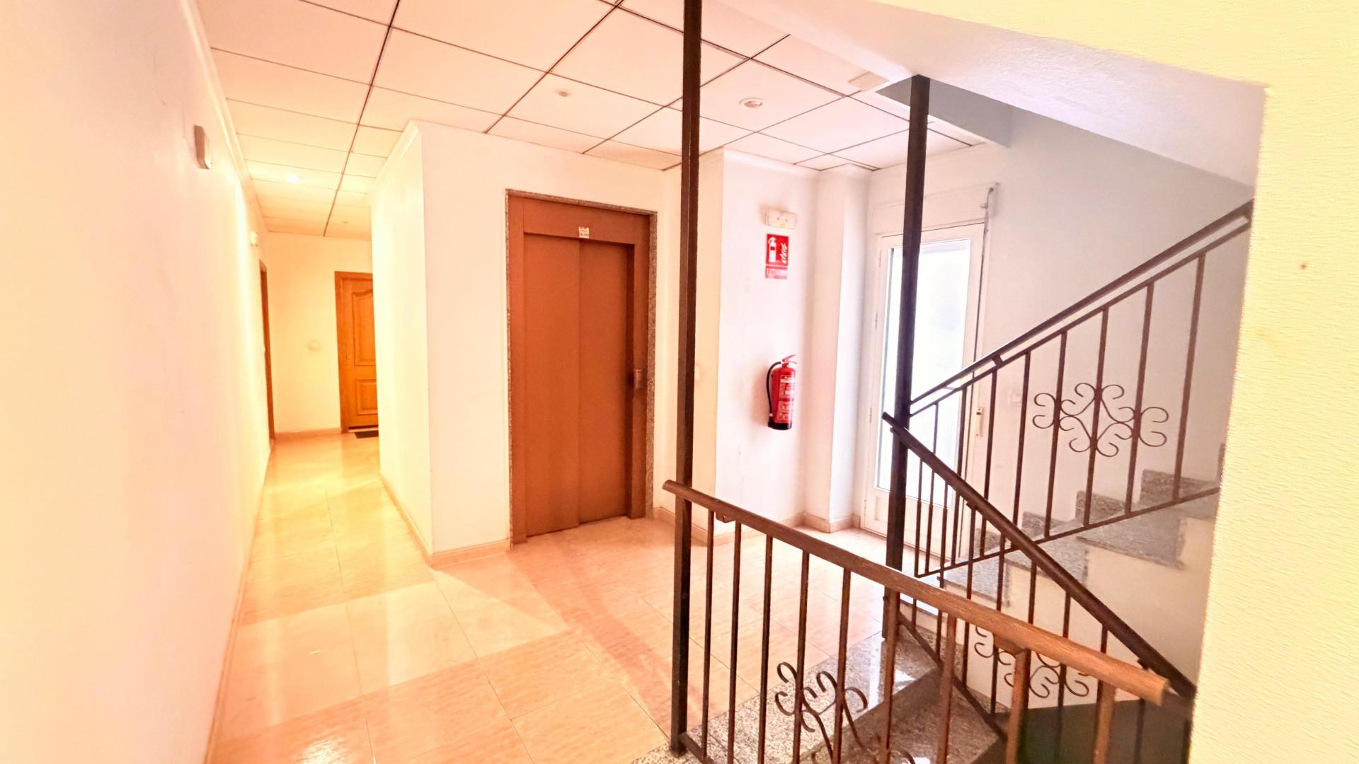 For sale - 2 Bedroom 1 Bathroom Apartment in Torrevieja - Centro - Muelle Pesquero  - Alicante