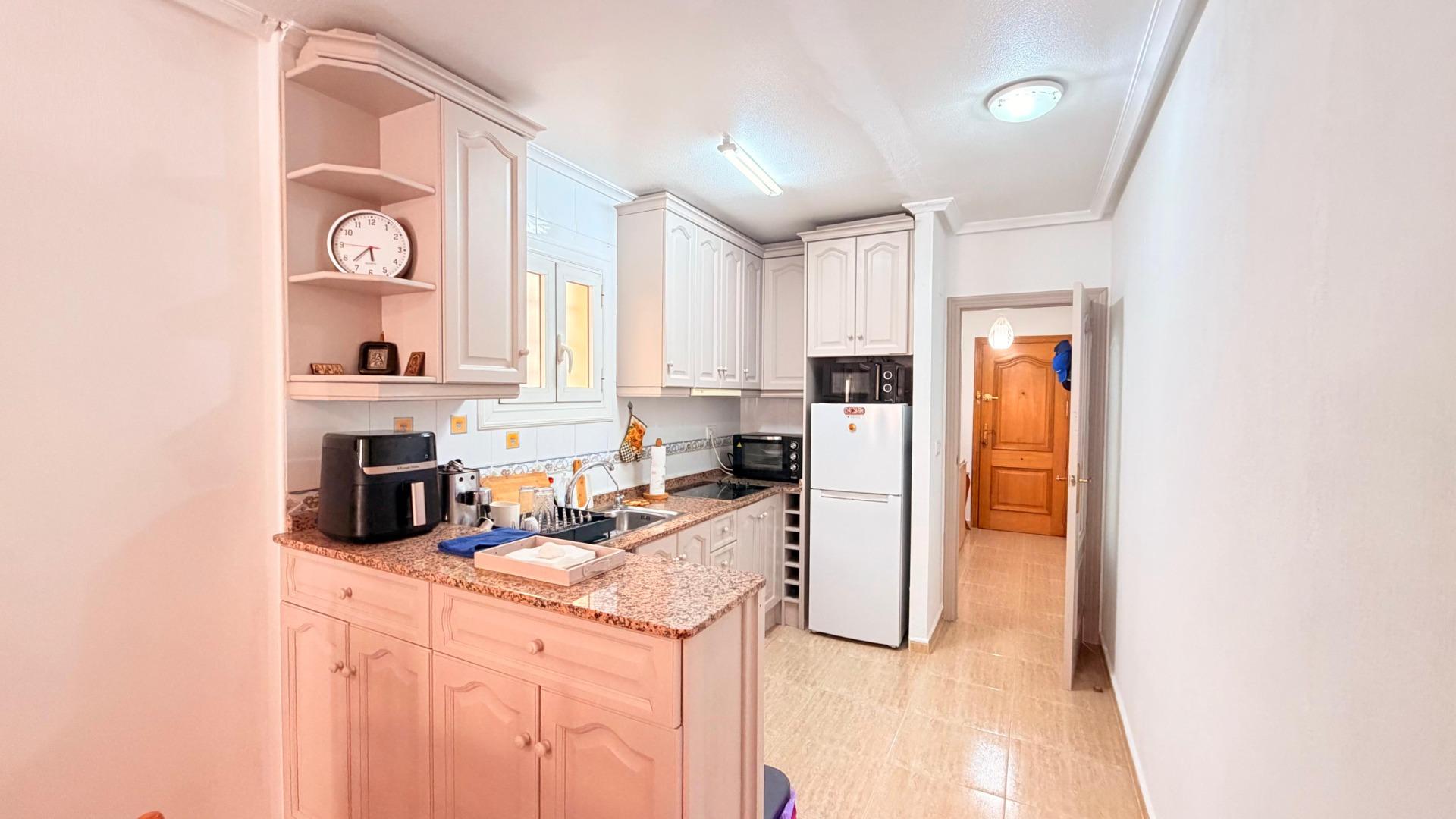 For sale - 2 Bedroom 1 Bathroom Apartment in Torrevieja - Centro - Muelle Pesquero  - Alicante