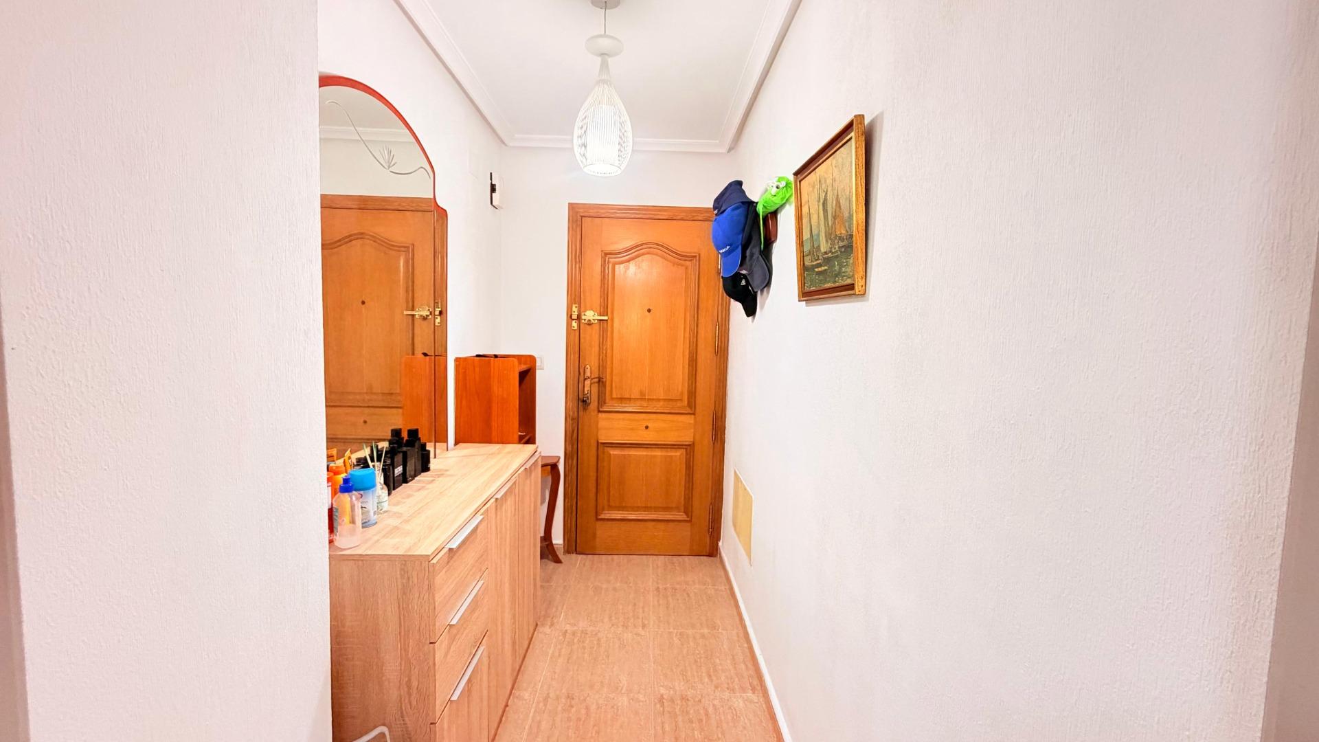 For sale - 2 Bedroom 1 Bathroom Apartment in Torrevieja - Centro - Muelle Pesquero  - Alicante