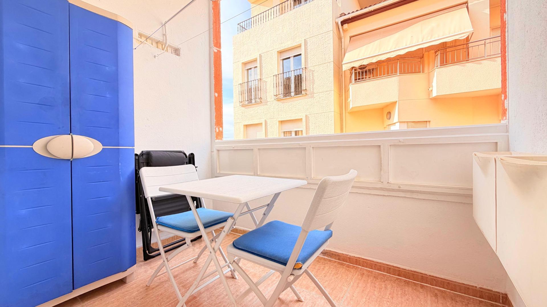For sale - 2 Bedroom 1 Bathroom Apartment in Torrevieja - Centro - Muelle Pesquero  - Alicante