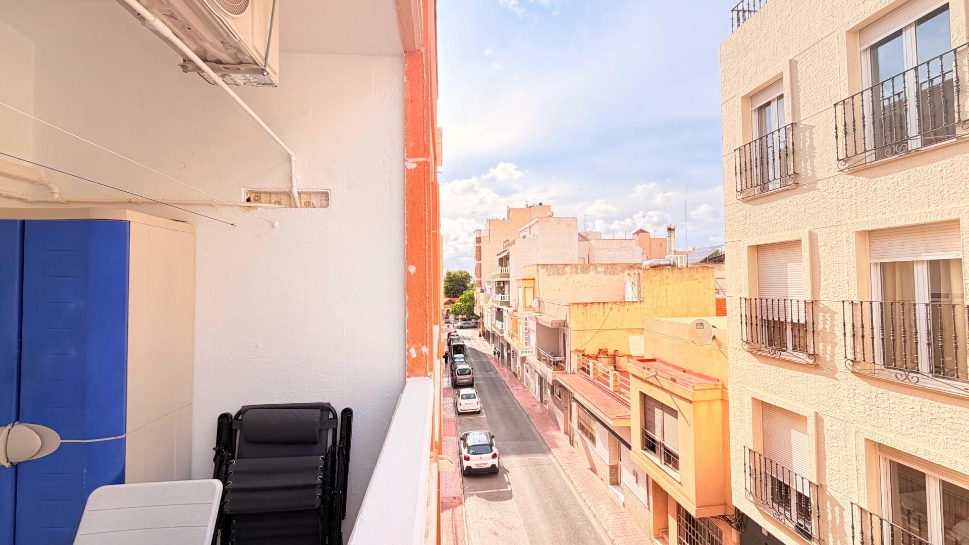 For sale - 2 Bedroom 1 Bathroom Apartment in Torrevieja - Centro - Muelle Pesquero  - Alicante
