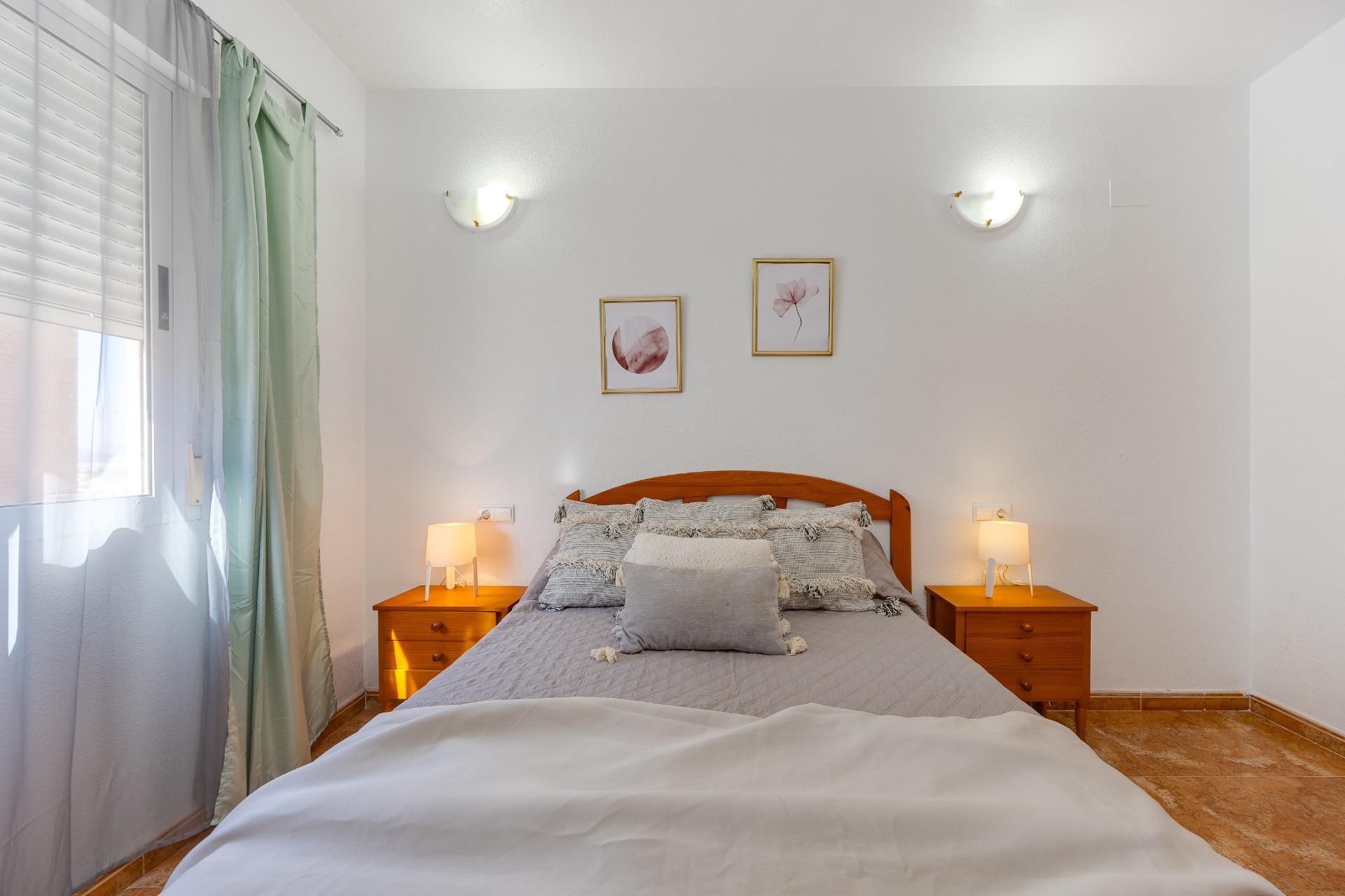 For sale - 2 Bedroom 1 Bathroom Apartment in Torrevieja - Centro  - Alicante