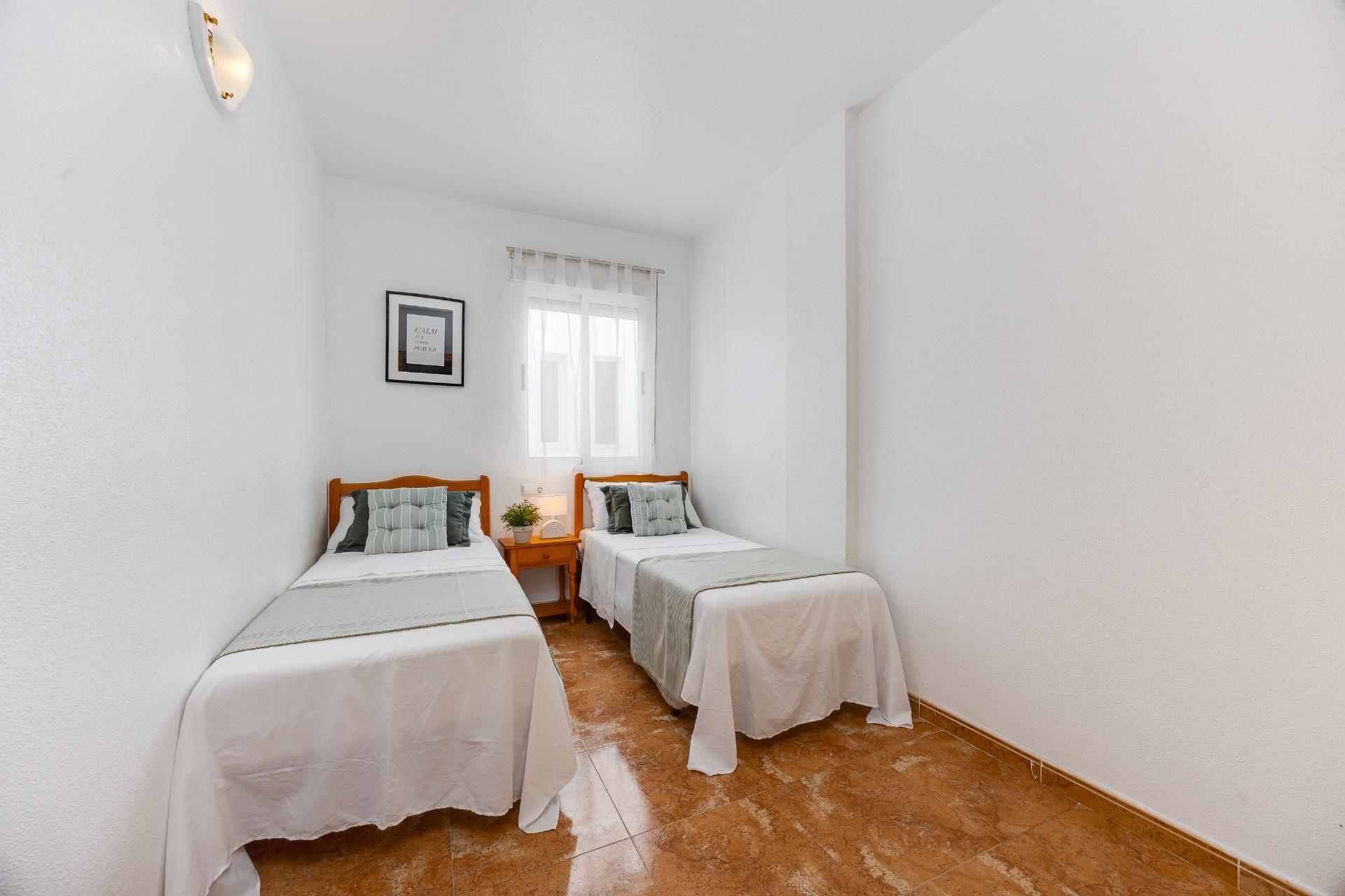 For sale - 2 Bedroom 1 Bathroom Apartment in Torrevieja - Centro  - Alicante