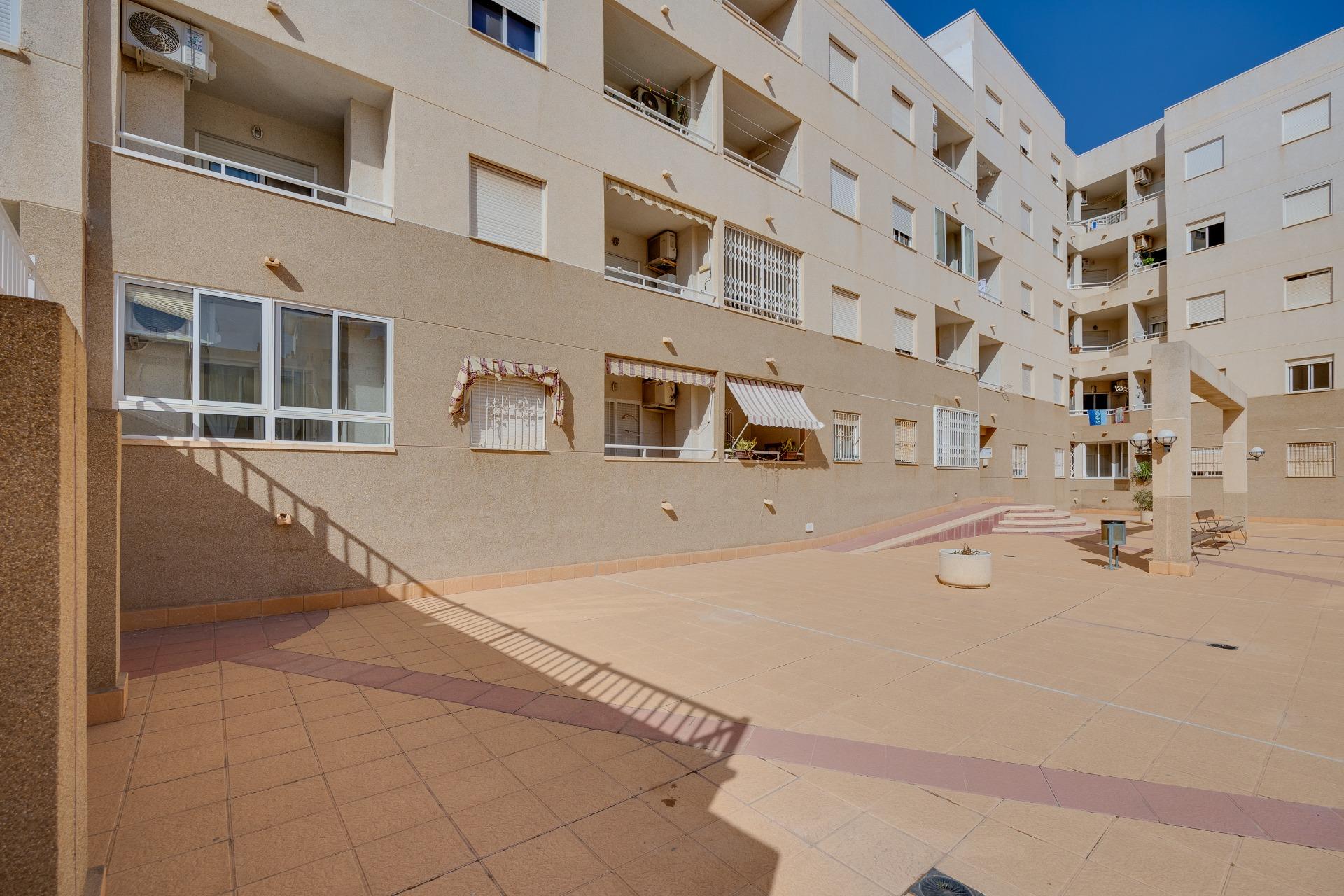 For sale - 2 Bedroom 1 Bathroom Apartment in Torrevieja - Centro  - Alicante