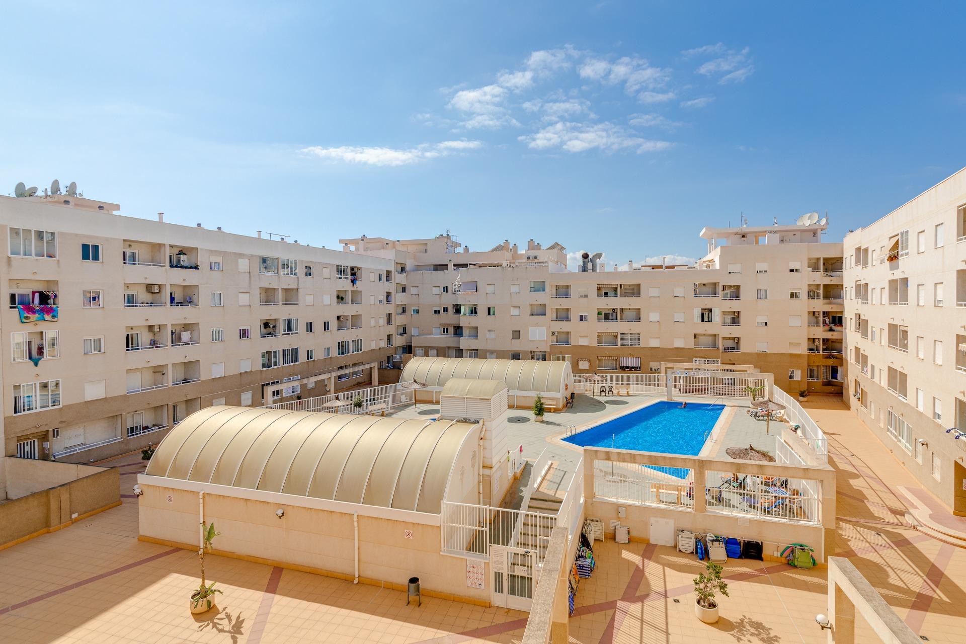 For sale - 2 Bedroom 1 Bathroom Apartment in Torrevieja - Centro  - Alicante