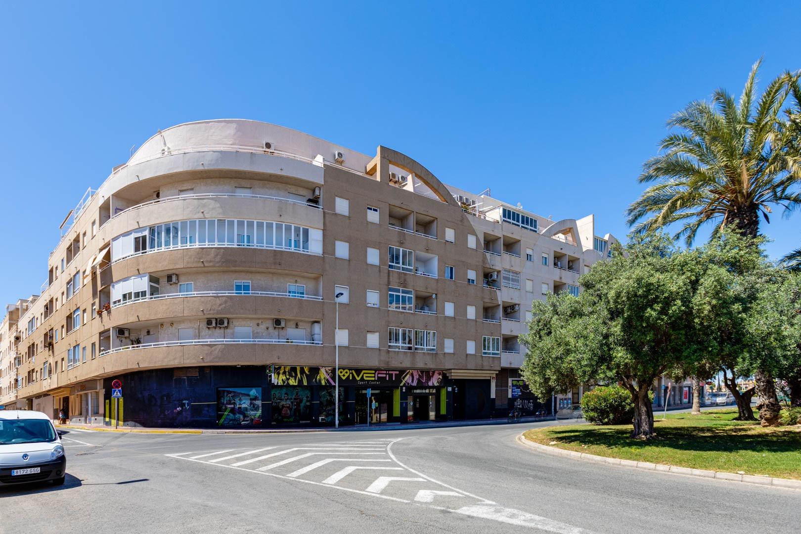 For sale - 2 Bedroom 1 Bathroom Apartment in Torrevieja - Centro  - Alicante