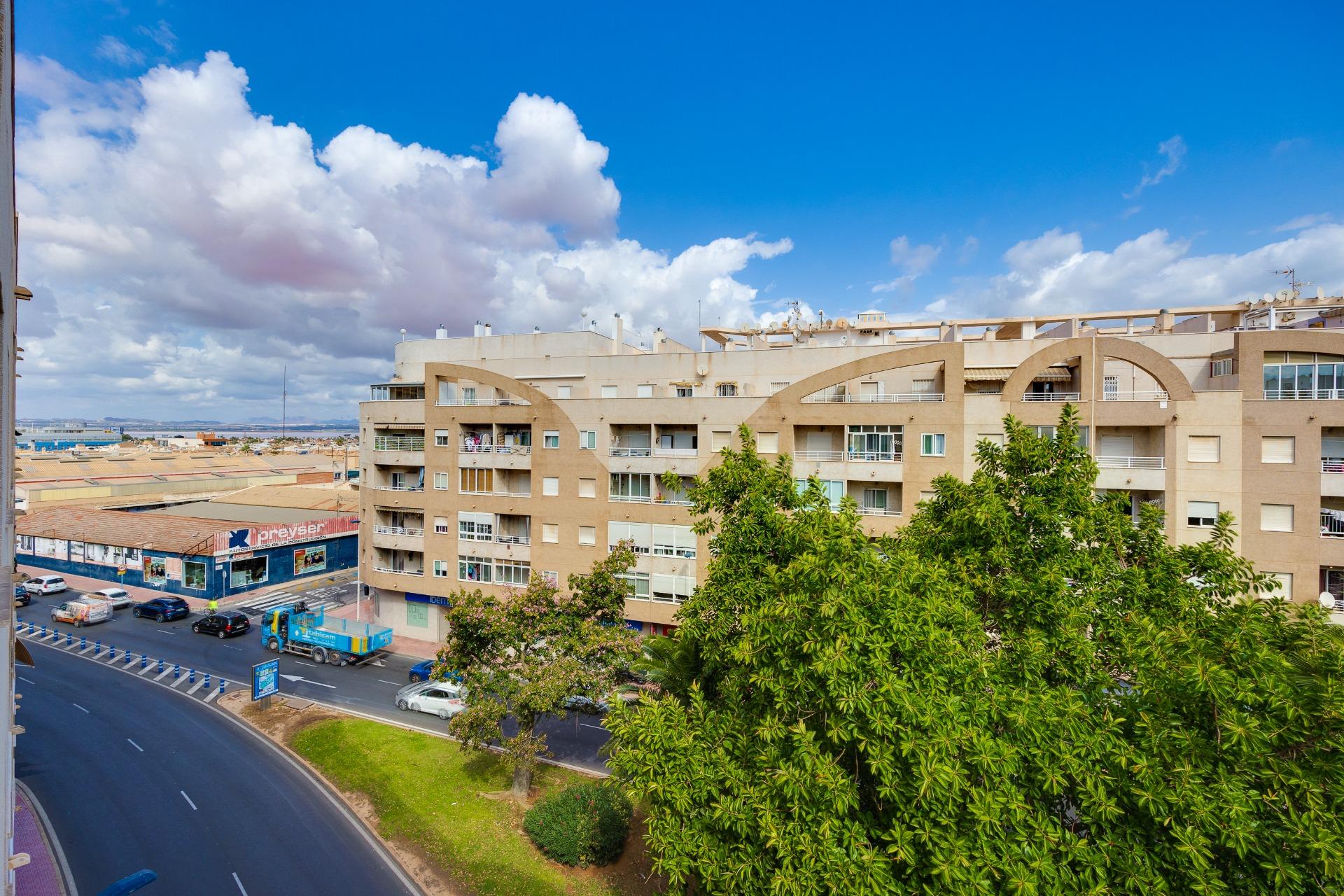 For sale - 2 Bedroom 1 Bathroom Apartment in Torrevieja - Centro  - Alicante