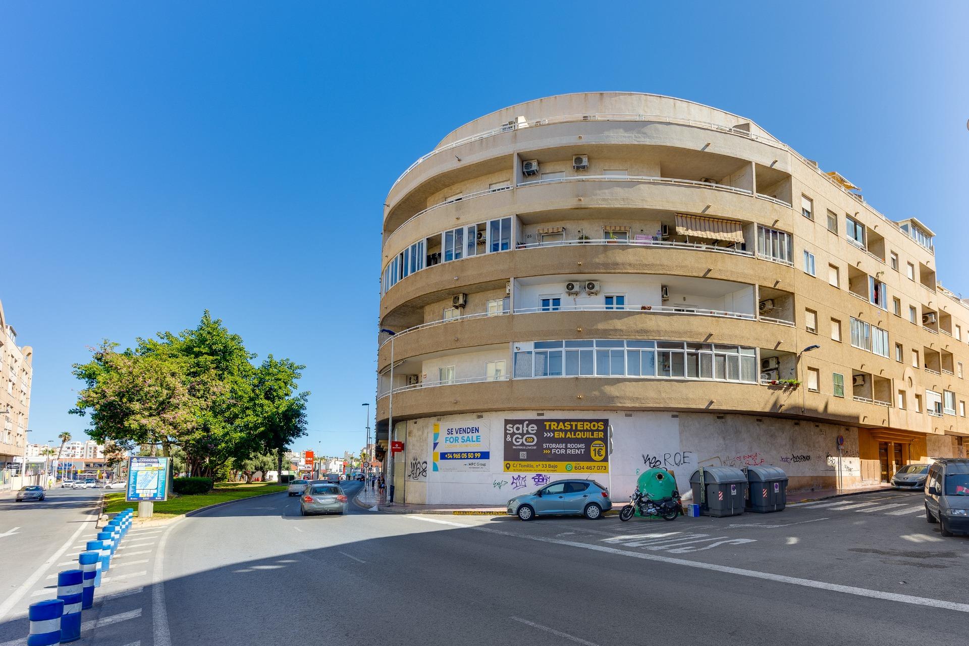 For sale - 2 Bedroom 1 Bathroom Apartment in Torrevieja - Centro  - Alicante