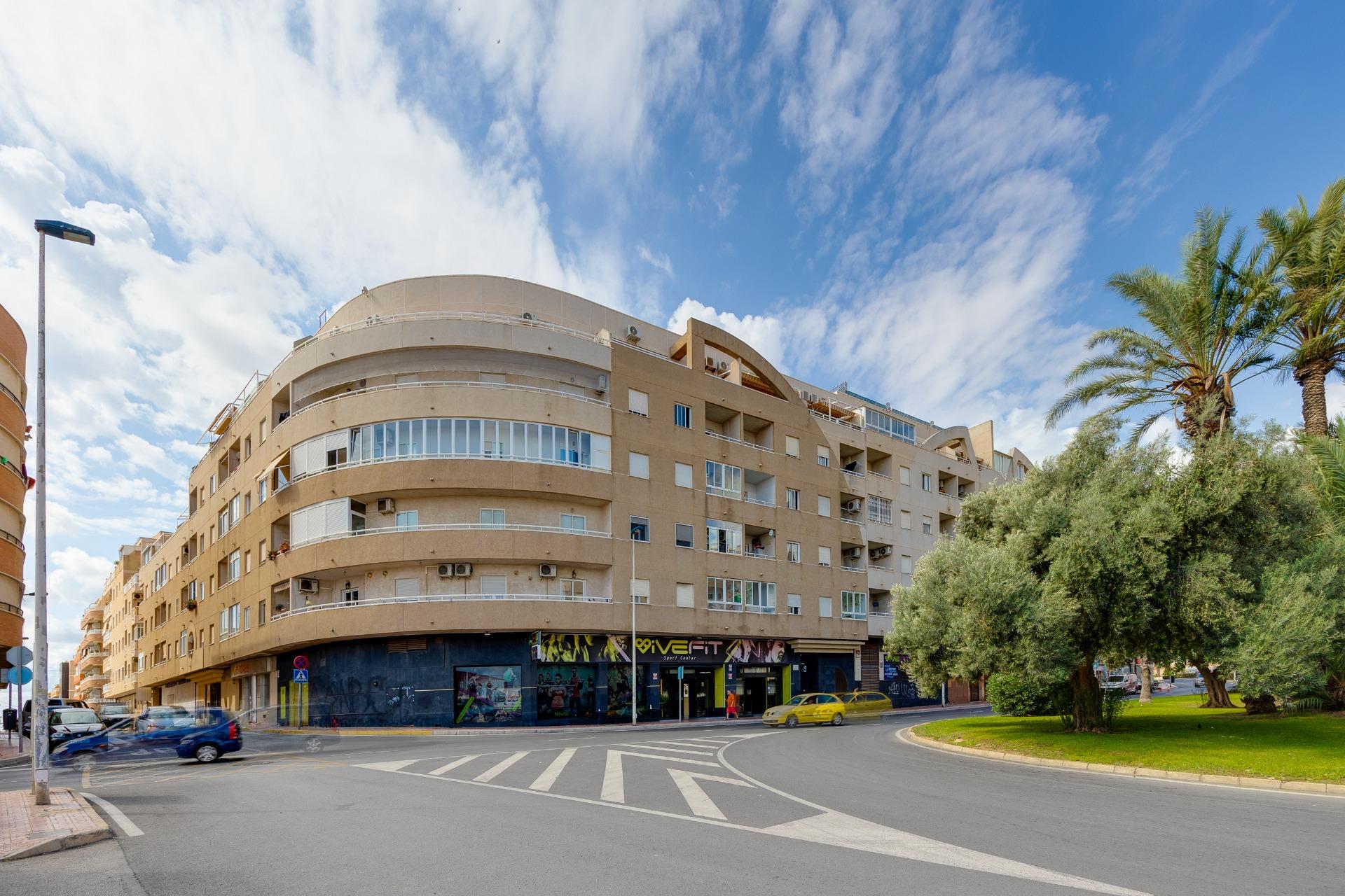 For sale - 2 Bedroom 1 Bathroom Apartment in Torrevieja - Centro  - Alicante