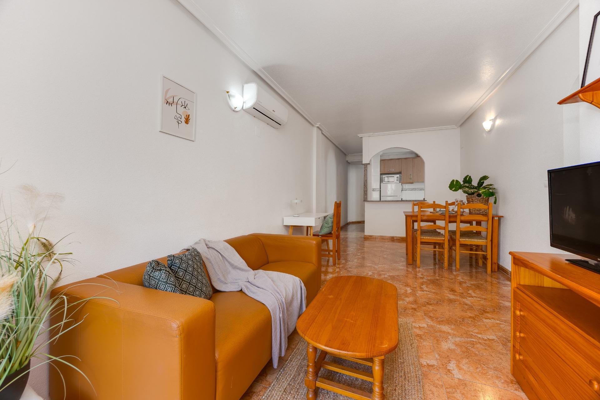For sale - 2 Bedroom 1 Bathroom Apartment in Torrevieja - Centro  - Alicante