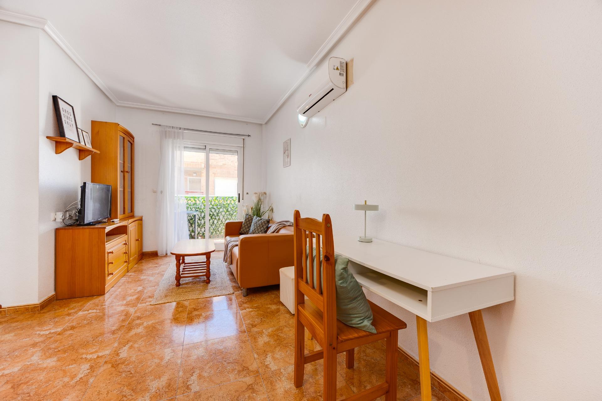 For sale - 2 Bedroom 1 Bathroom Apartment in Torrevieja - Centro  - Alicante