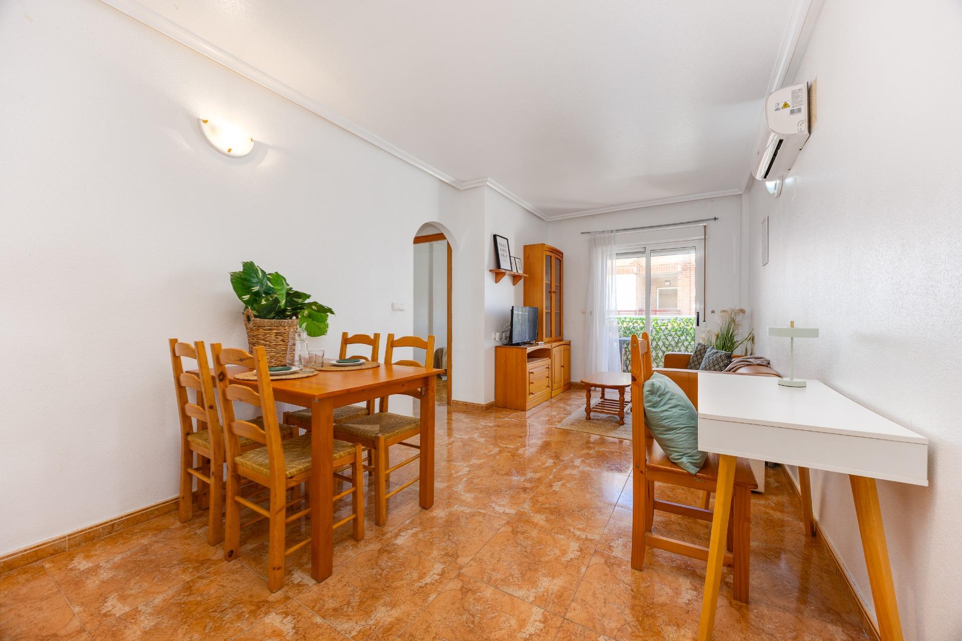 For sale - 2 Bedroom 1 Bathroom Apartment in Torrevieja - Centro  - Alicante