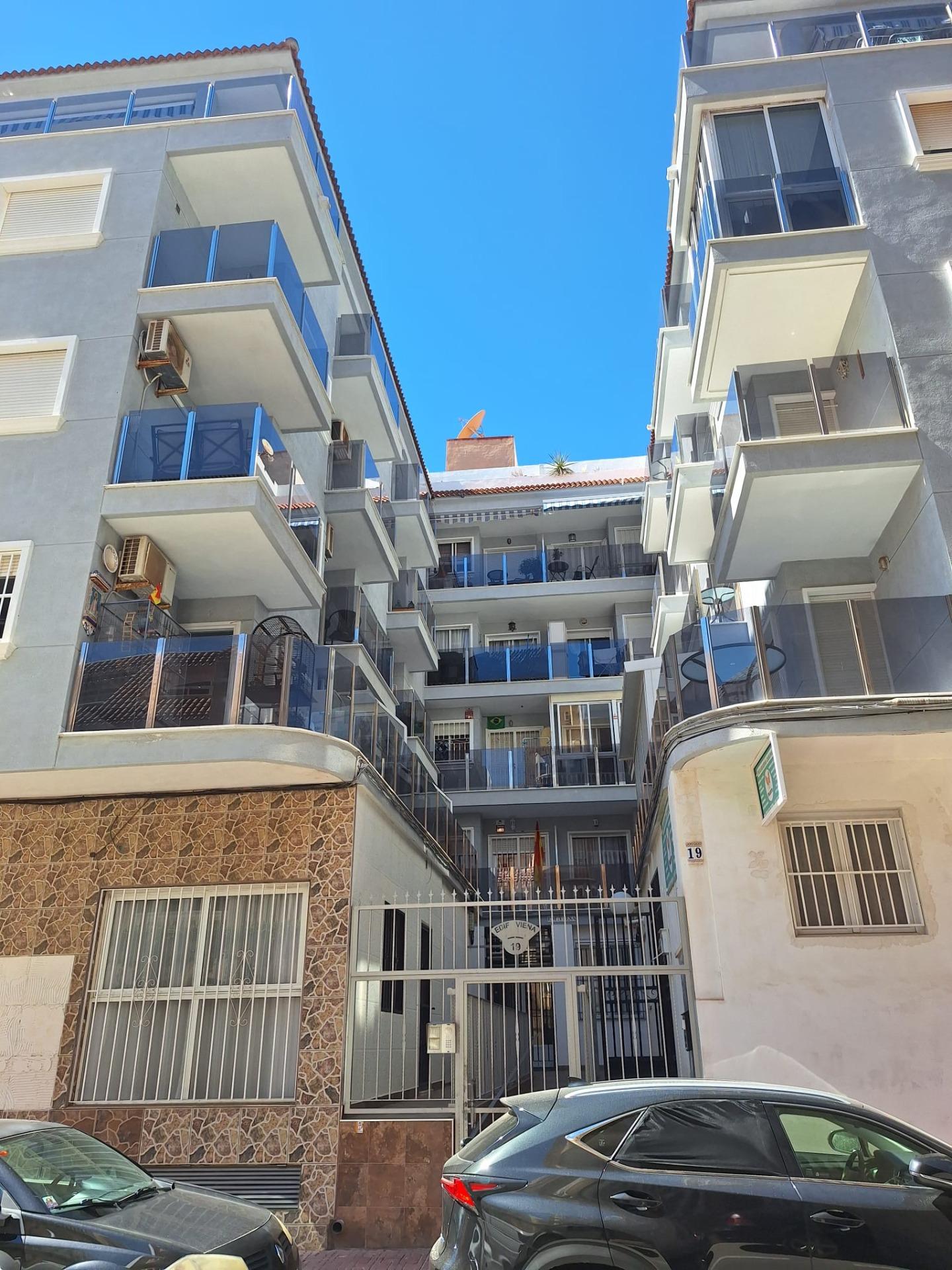 For sale - 3 Bedroom 1 Bathroom Duplex in Torrevieja - Habaneras  - Alicante