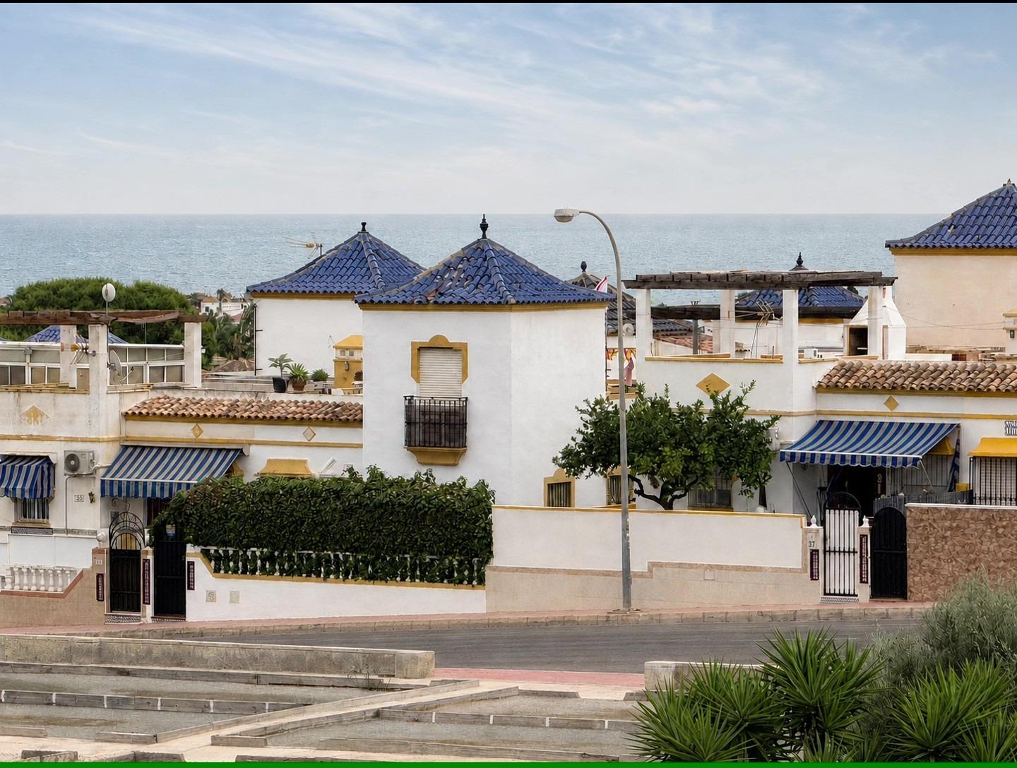 For sale - 2 Bedroom 1 Bathroom Bungalow in Torrevieja - Los Balcones - Los Altos Del Edén  - Alicante