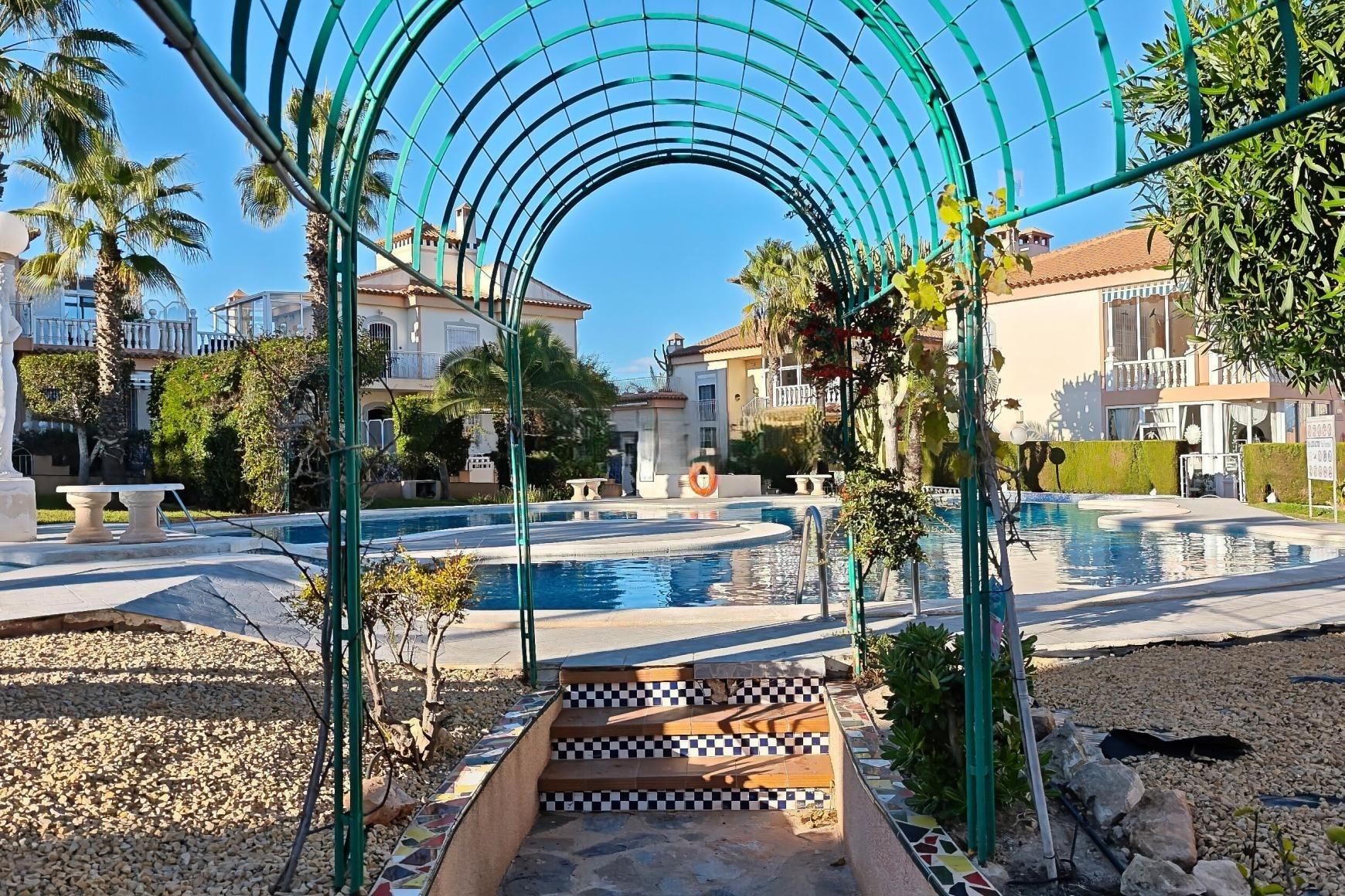 For sale - 2 Bedroom 1 Bathroom Bungalow in Torrevieja - Los Balcones - Los Altos Del Edén  - Alicante