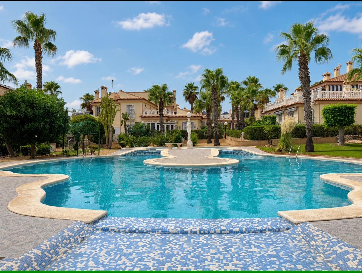 For sale - 2 Bedroom 1 Bathroom Bungalow in Torrevieja - Los Balcones - Los Altos Del Edén  - Alicante