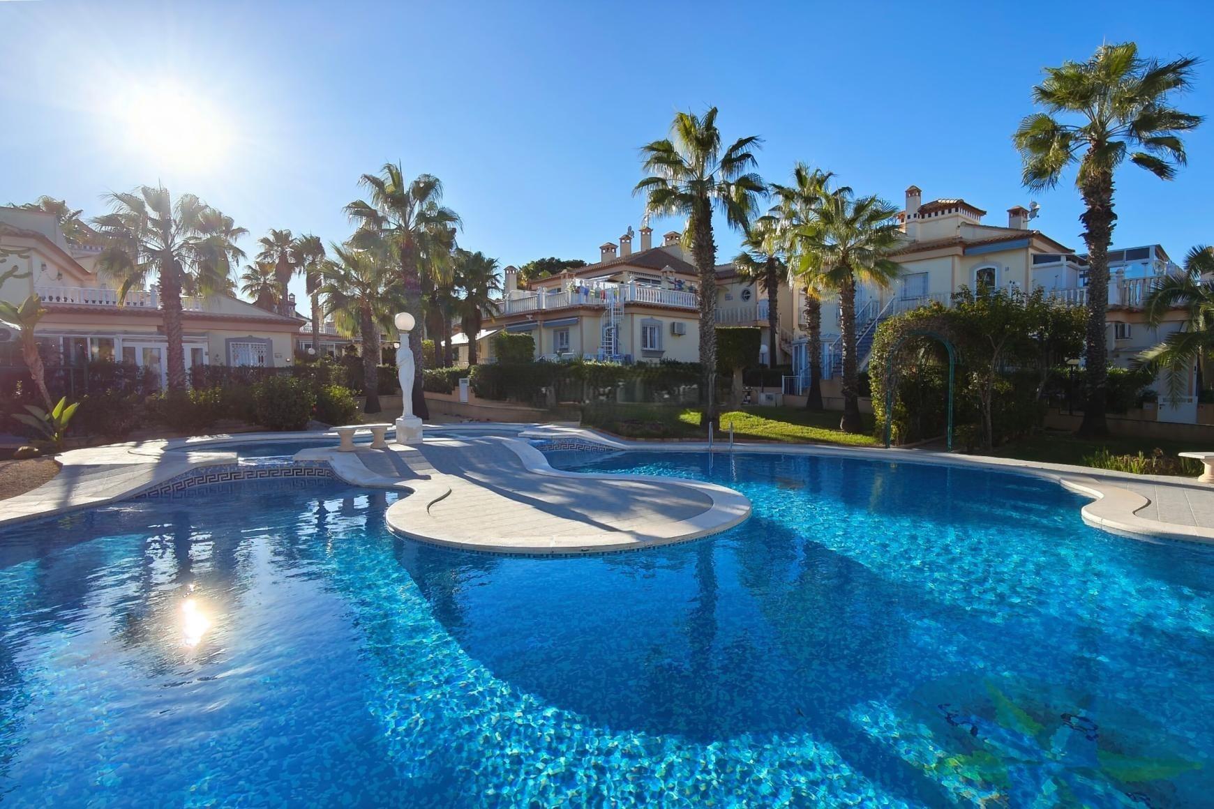 For sale - 2 Bedroom 1 Bathroom Bungalow in Torrevieja - Los Balcones - Los Altos Del Edén  - Alicante