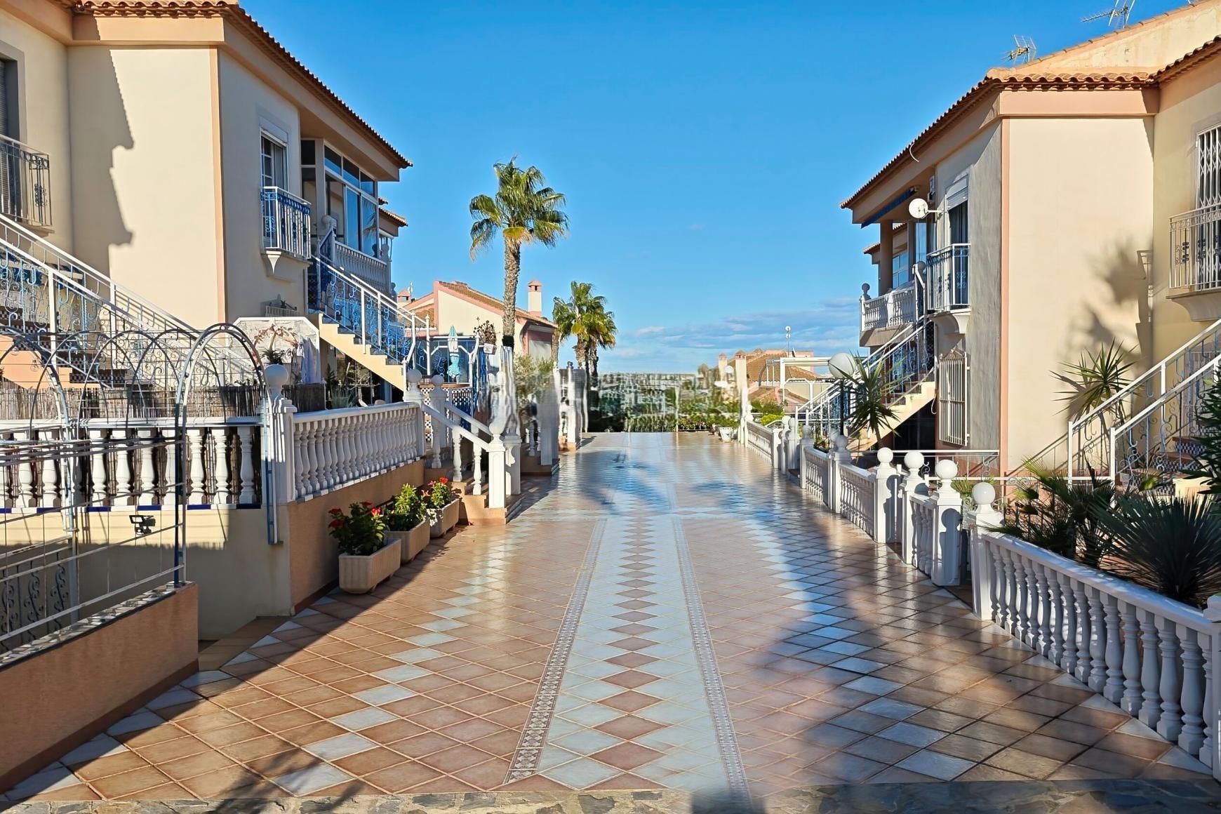 For sale - 2 Bedroom 1 Bathroom Bungalow in Torrevieja - Los Balcones - Los Altos Del Edén  - Alicante