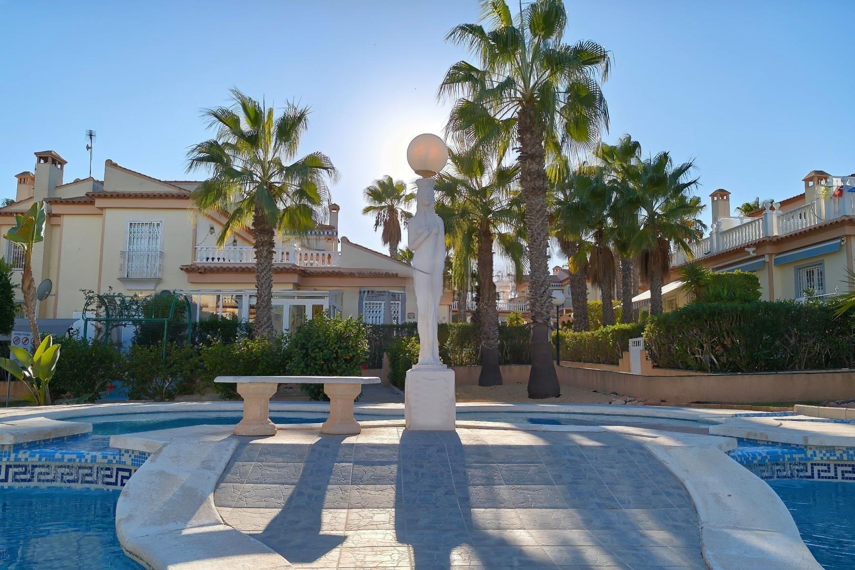 For sale - 2 Bedroom 1 Bathroom Bungalow in Torrevieja - Los Balcones - Los Altos Del Edén  - Alicante