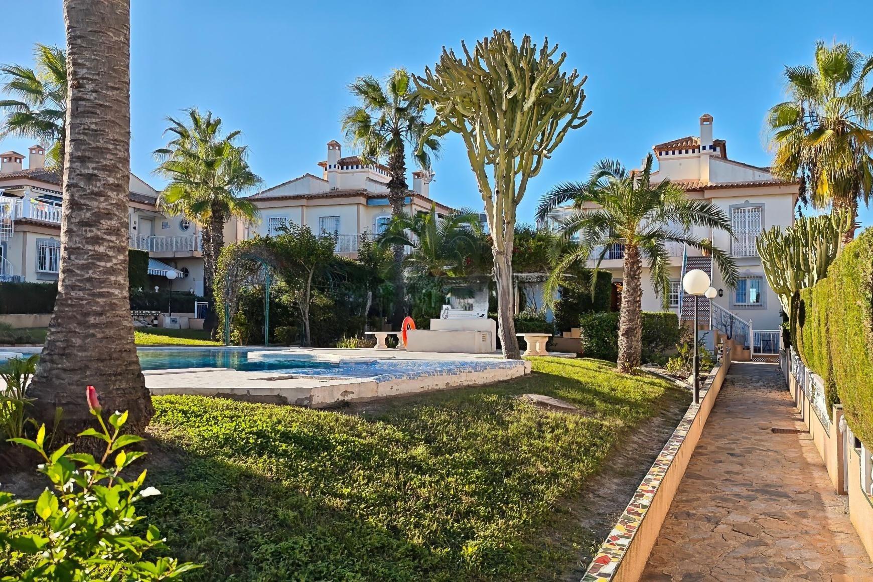 For sale - 2 Bedroom 1 Bathroom Bungalow in Torrevieja - Los Balcones - Los Altos Del Edén  - Alicante