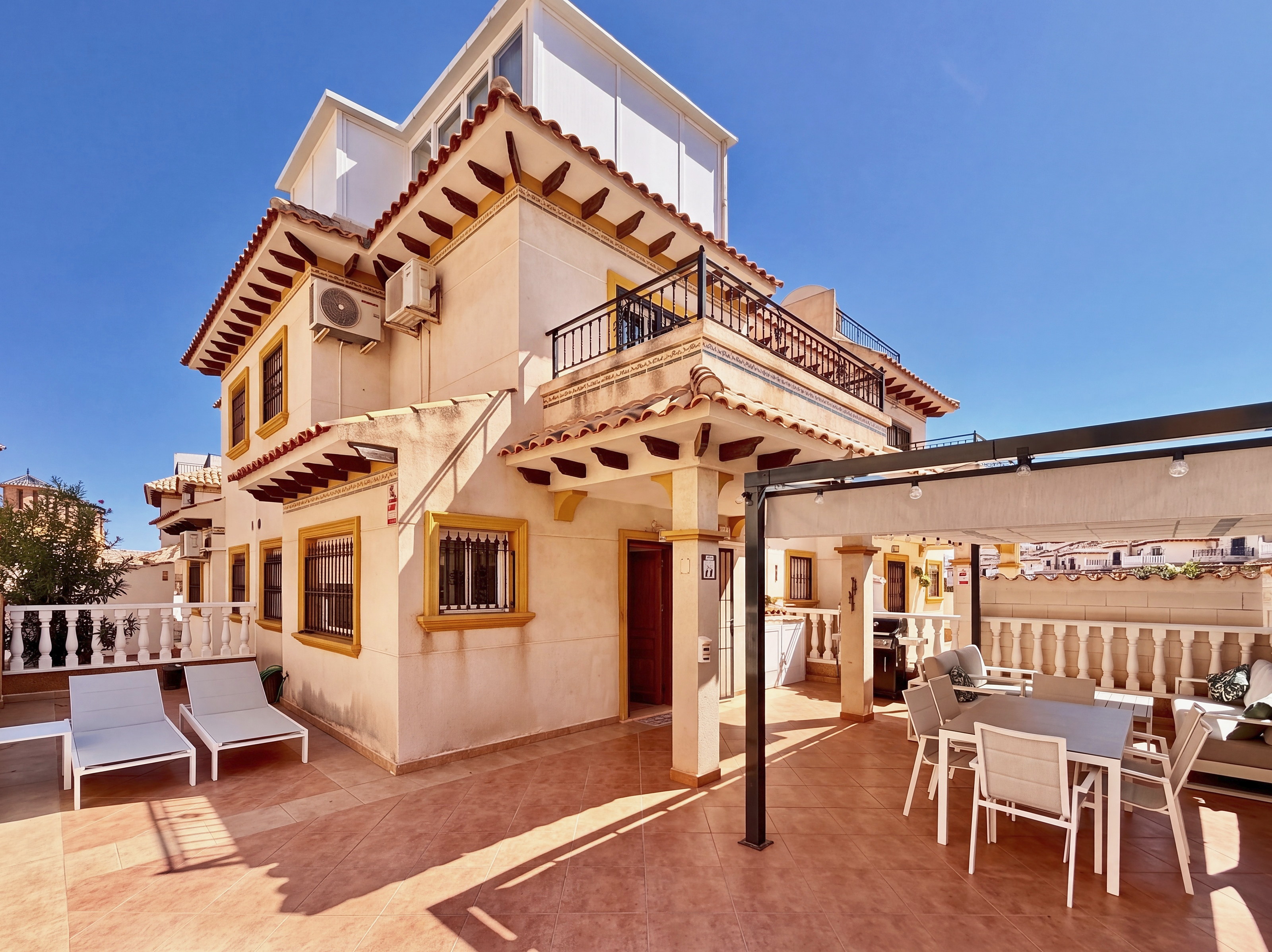 For sale - 3 Bedroom 2 Bathroom Town House in Orihuela Costa - Costa Blanca  - Alicante