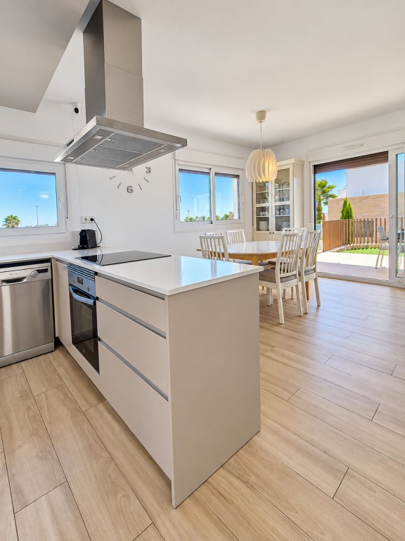 For sale - 3 Bedroom 2 Bathroom Apartment in Vistabella Golf - , Vistabella Golf, Alicante, Spain - Alicante