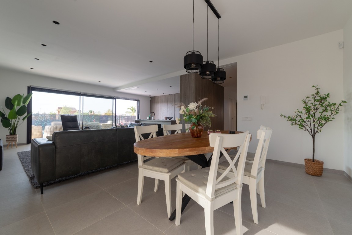 For sale - 4 Bedroom 3 Bathroom Villa in Los Montesinos - , Los Montesinos, Alicante, Spain - Alicante