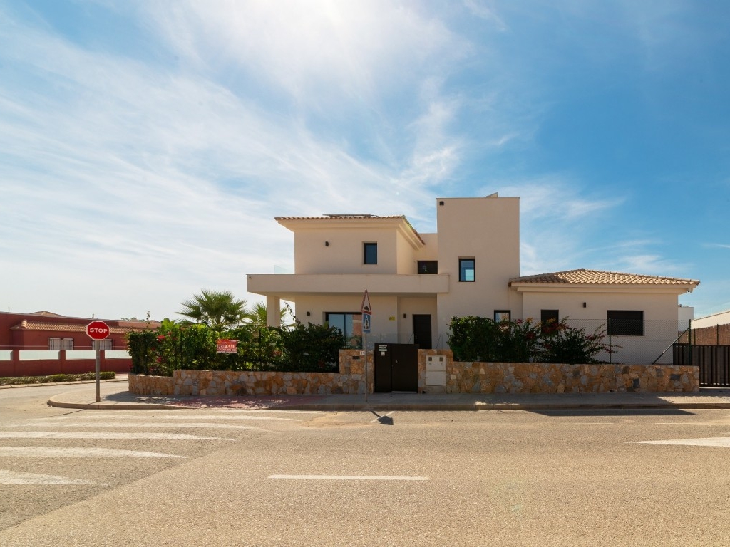 4 Bedroom 3 Bathroom Villa in Los Montesinos